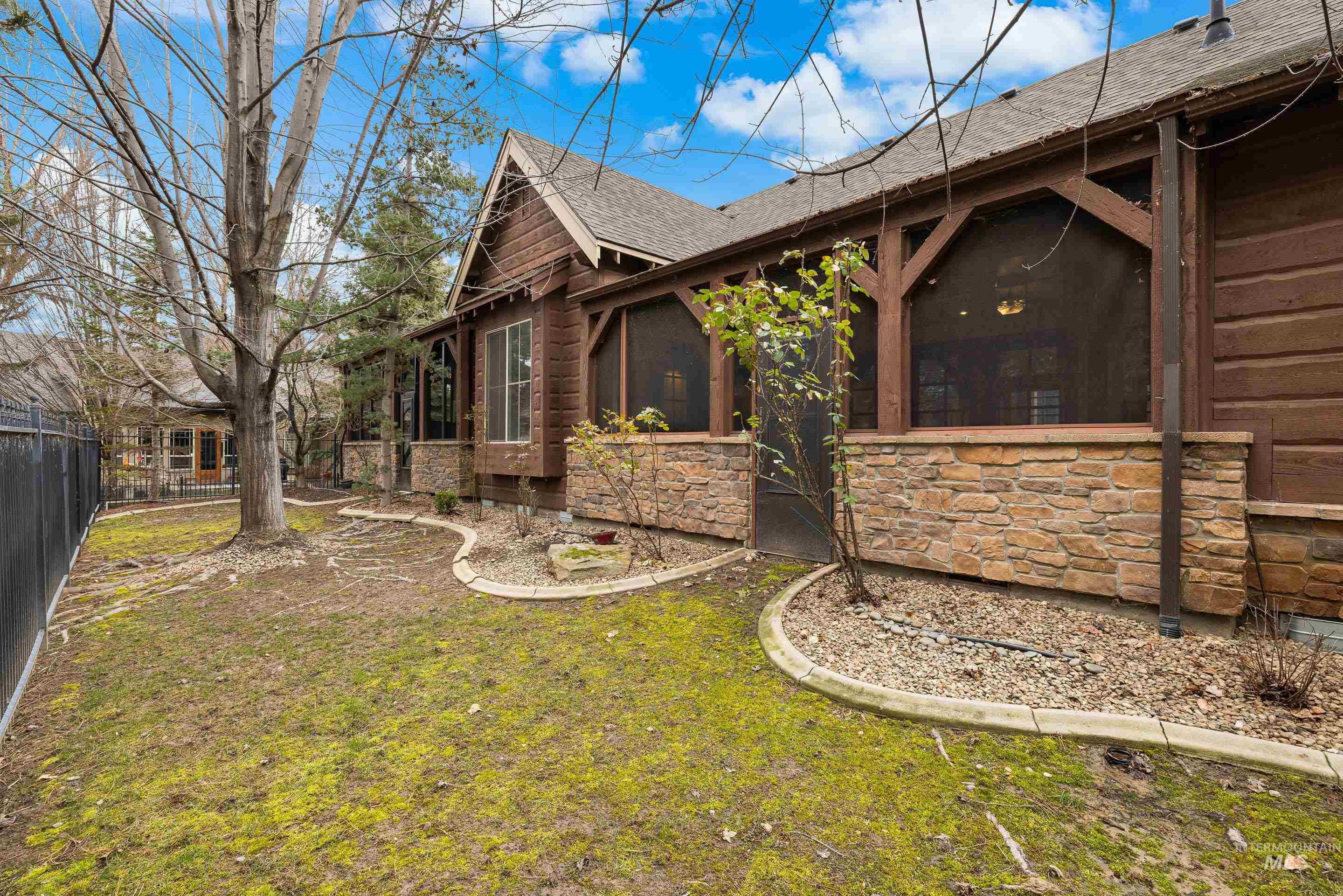 5901 N Duxbury Pier Ln, Garden City, Idaho 83714, 2 Bedrooms, 2.5 Bathrooms, Residential For Sale, Price $689,000, 98993204