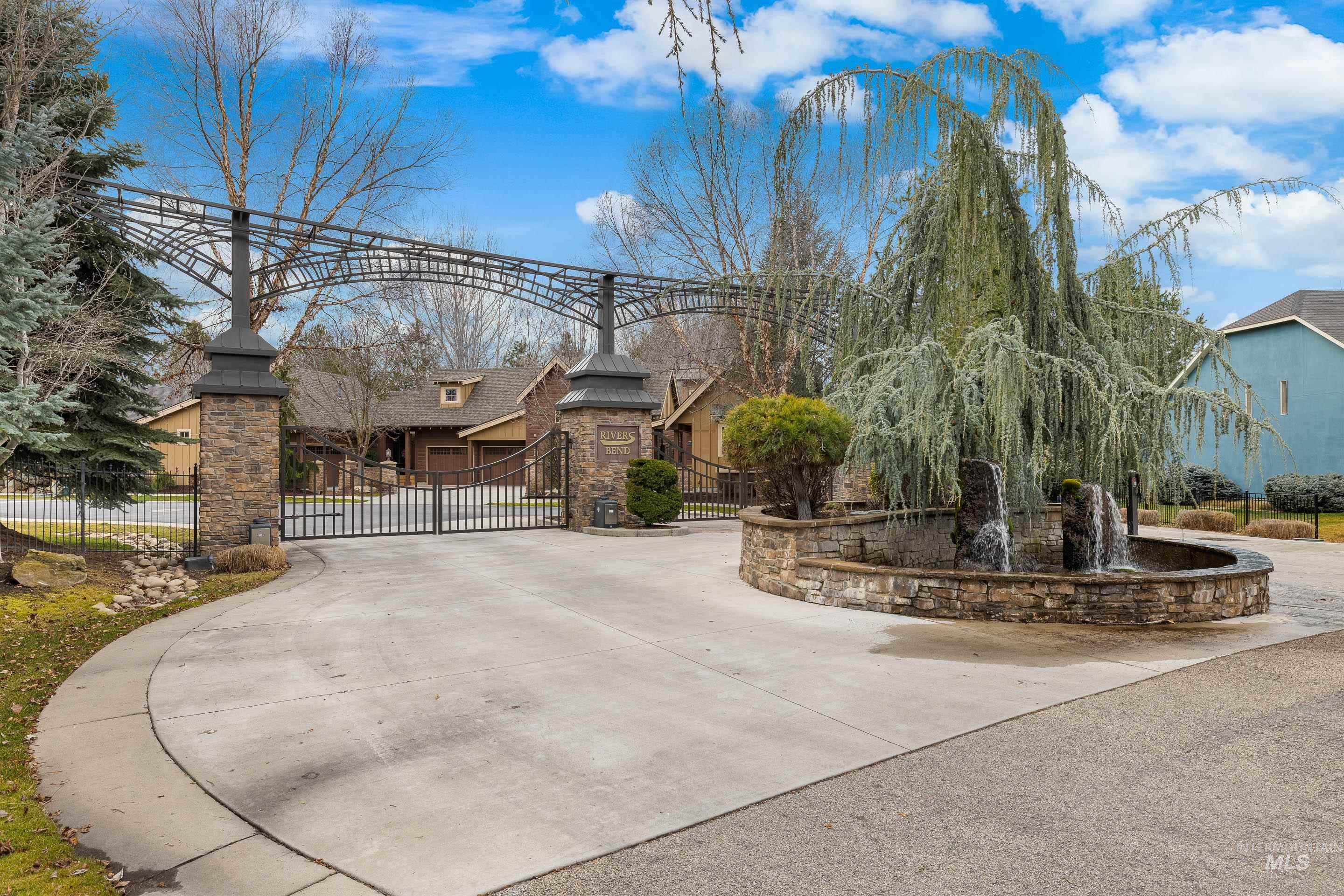 5901 N Duxbury Pier Ln, Garden City, Idaho 83714, 2 Bedrooms, 2.5 Bathrooms, Residential For Sale, Price $689,000, 98993204