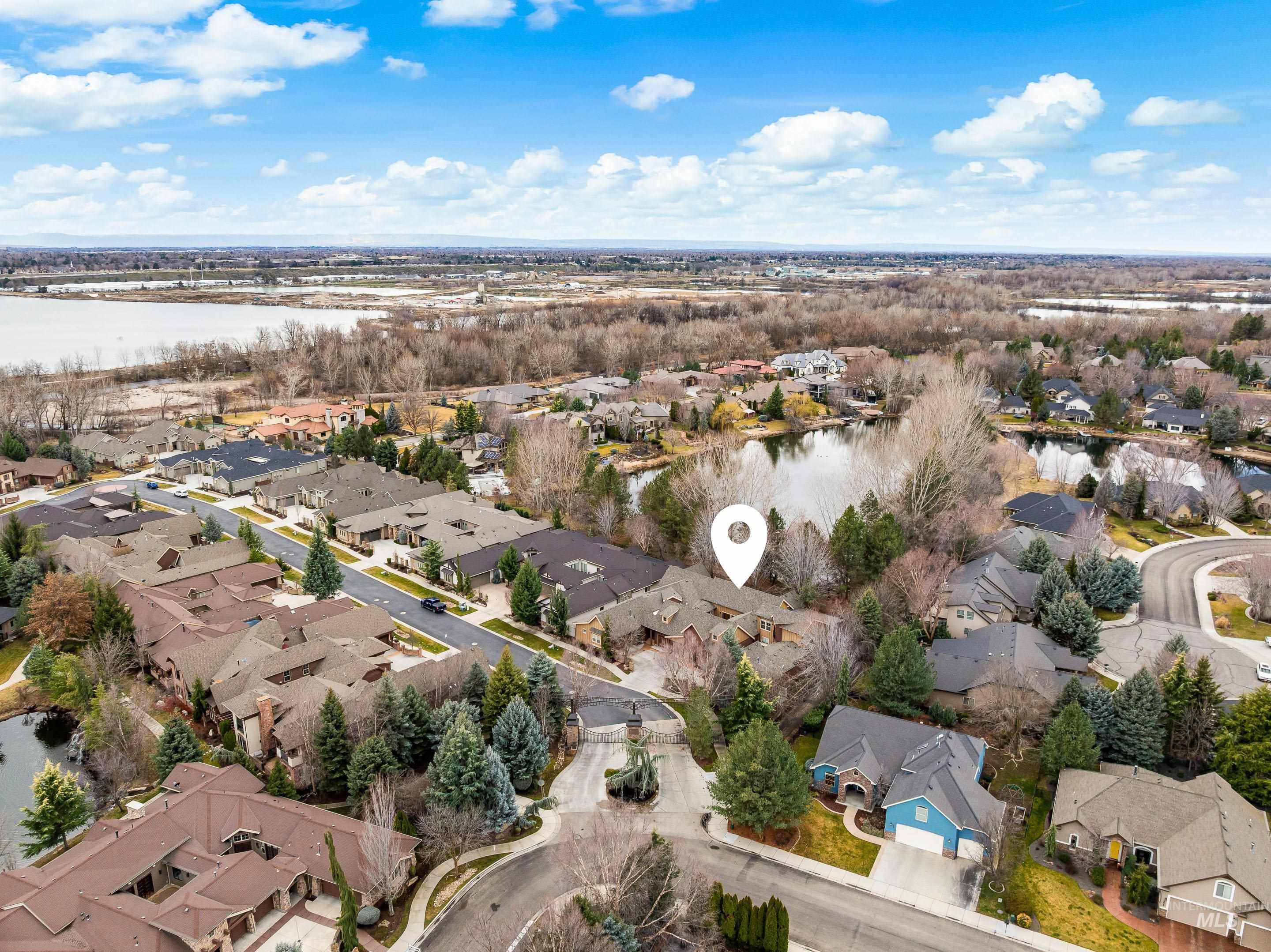 5901 N Duxbury Pier Ln, Garden City, Idaho 83714, 2 Bedrooms, 2.5 Bathrooms, Residential For Sale, Price $689,000, 98993204