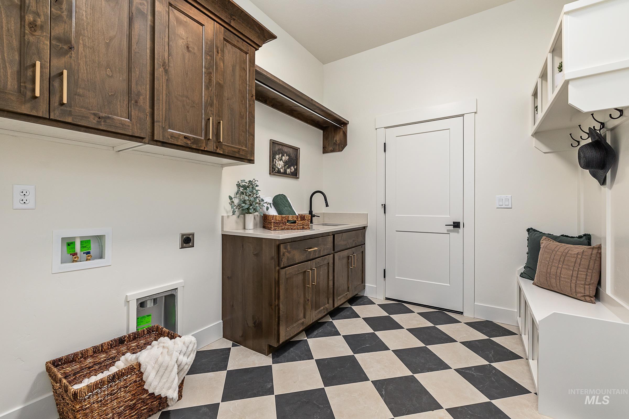 18355 Bow Ln, Wilder, Idaho 83676, 3 Bedrooms, 2 Bathrooms, Residential For Sale, Price $900,000,MLS 98993206