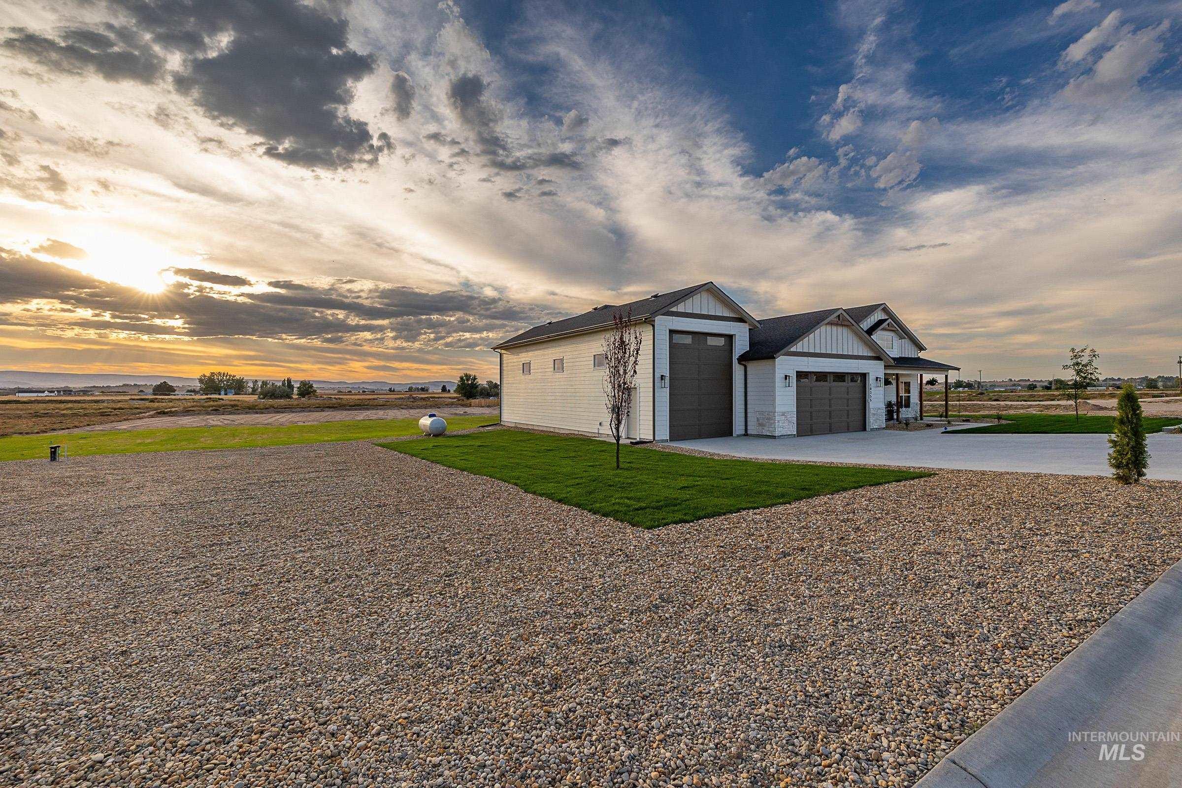 18355 Bow Ln, Wilder, Idaho 83676, 3 Bedrooms, 2 Bathrooms, Residential For Sale, Price $900,000,MLS 98993206