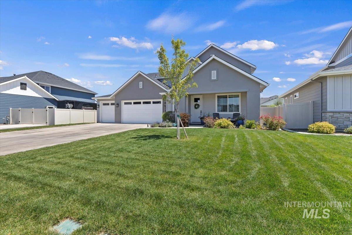 17684 N Pass City Place, Nampa, Idaho 83687, 4 Bedrooms, 2.5 Bathrooms, Residential For Sale, Price $670,000,MLS 98993210