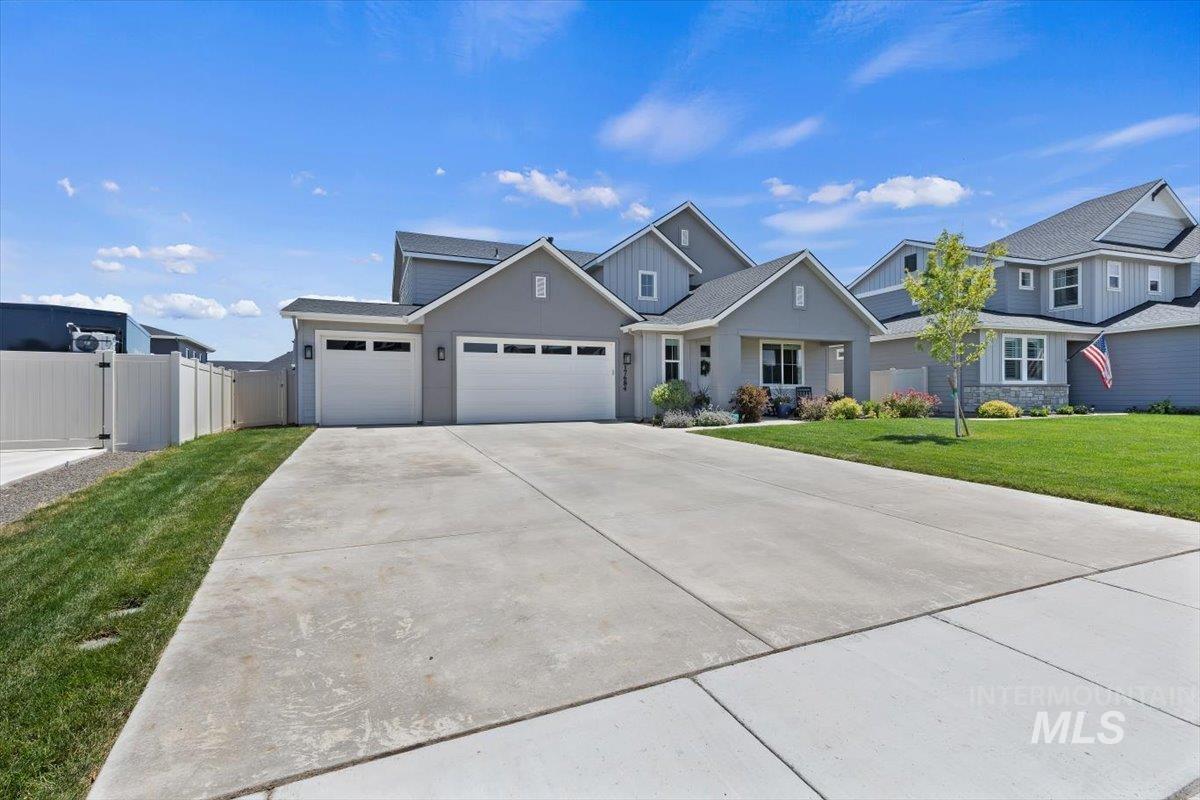 17684 N Pass City Place, Nampa, Idaho 83687, 4 Bedrooms, 2.5 Bathrooms, Residential For Sale, Price $670,000,MLS 98993210