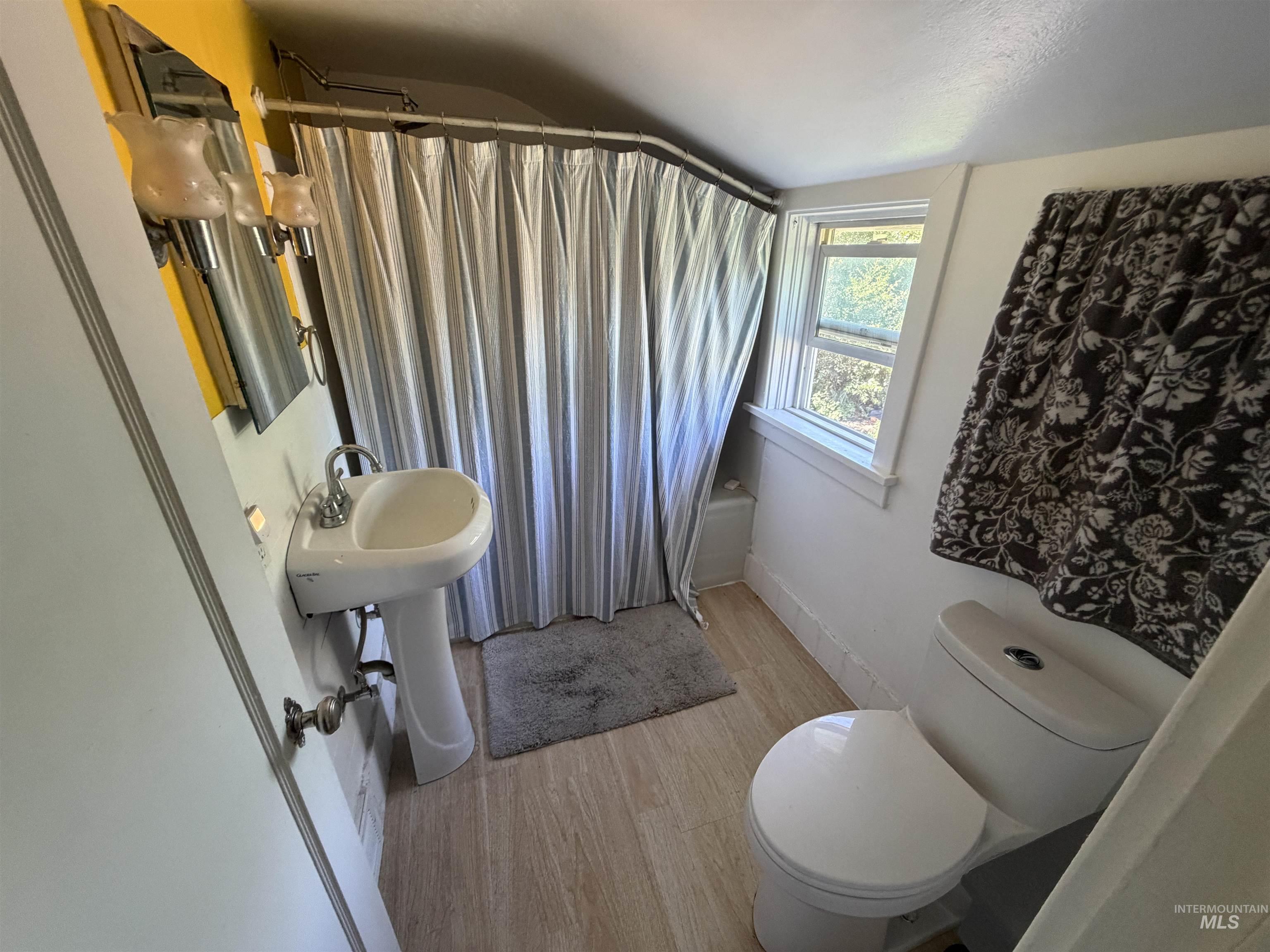 1021 Orchard Ave., Moscow, Idaho 83843, 3 Bedrooms, 1 Bathroom, Residential For Sale, Price $374,900, 98993214