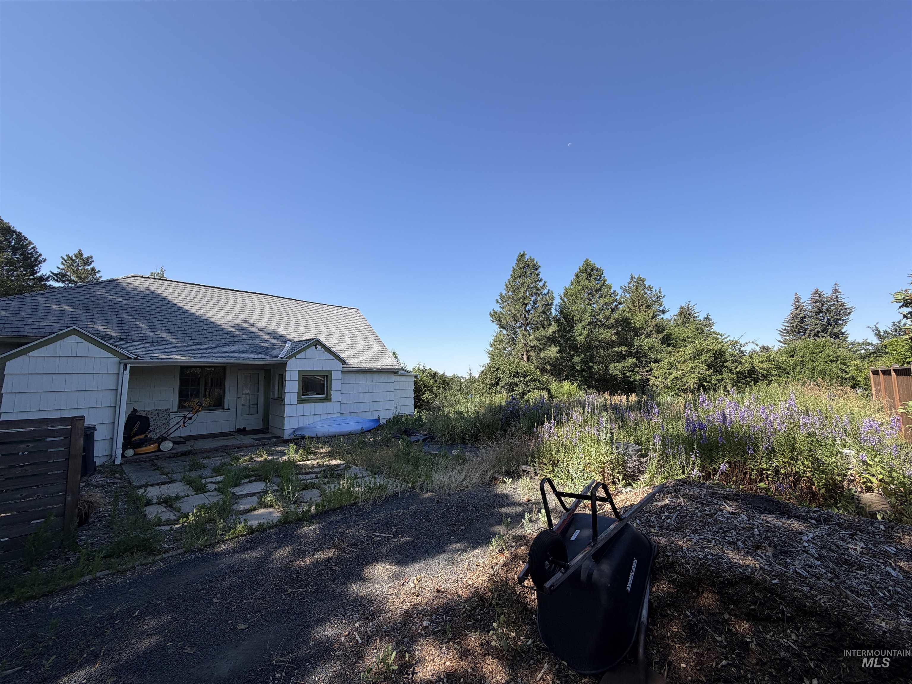 1021 Orchard Ave., Moscow, Idaho 83843, 3 Bedrooms, 1 Bathroom, Residential For Sale, Price $374,900, 98993214