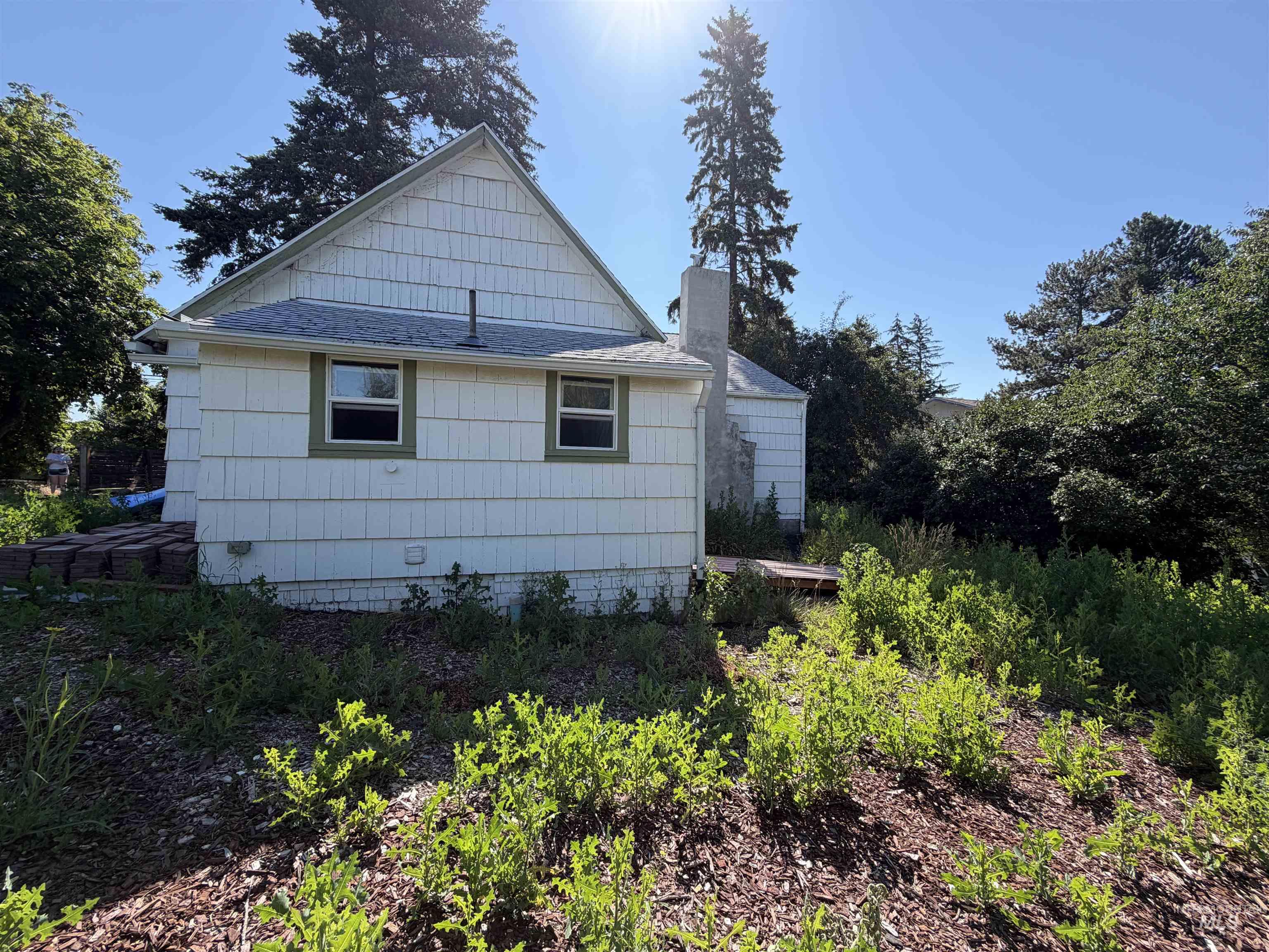 1021 Orchard Ave., Moscow, Idaho 83843, 3 Bedrooms, 1 Bathroom, Residential For Sale, Price $374,900, 98993214