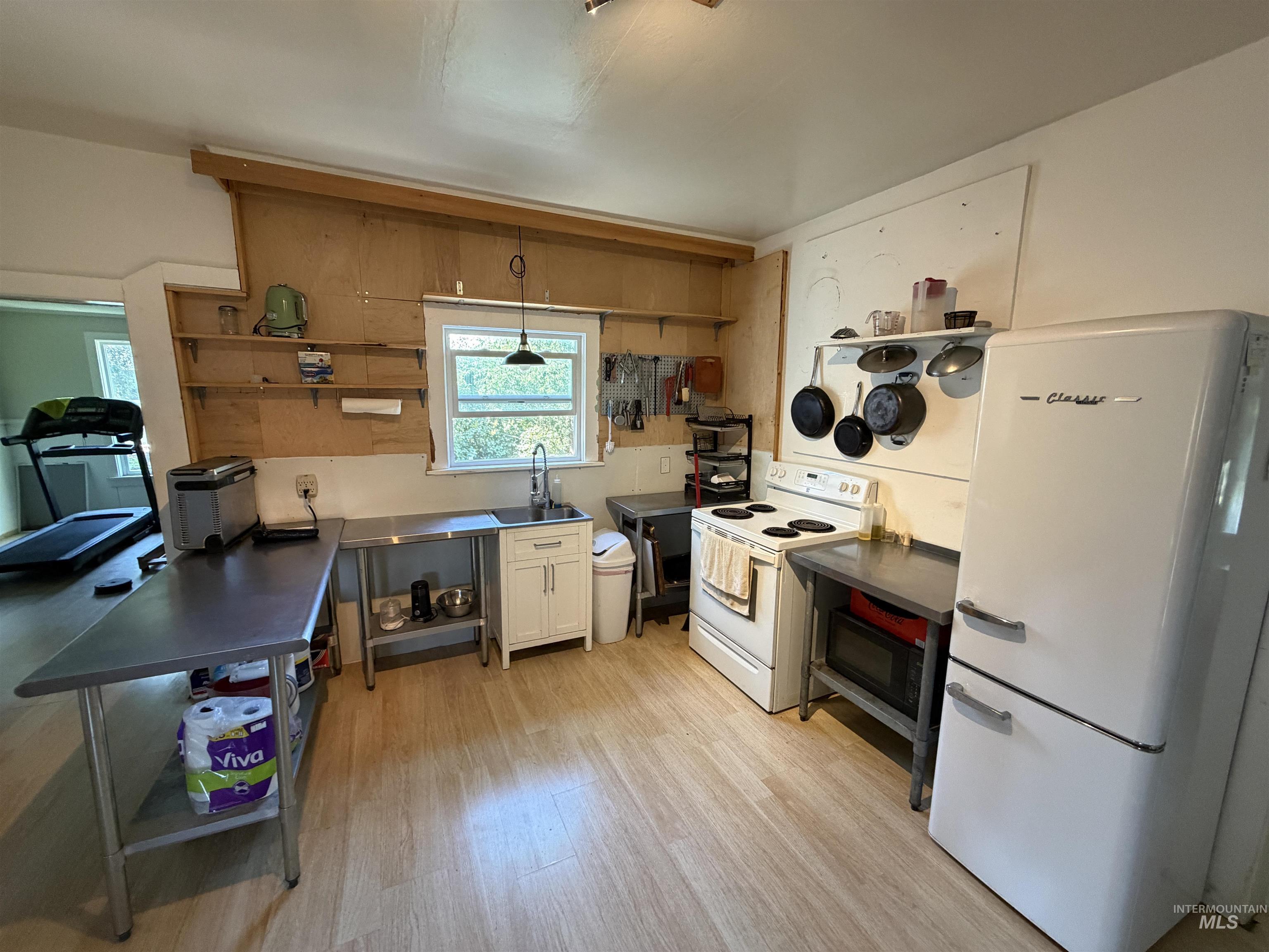 1021 Orchard Ave., Moscow, Idaho 83843, 3 Bedrooms, 1 Bathroom, Residential For Sale, Price $374,900, 98993214