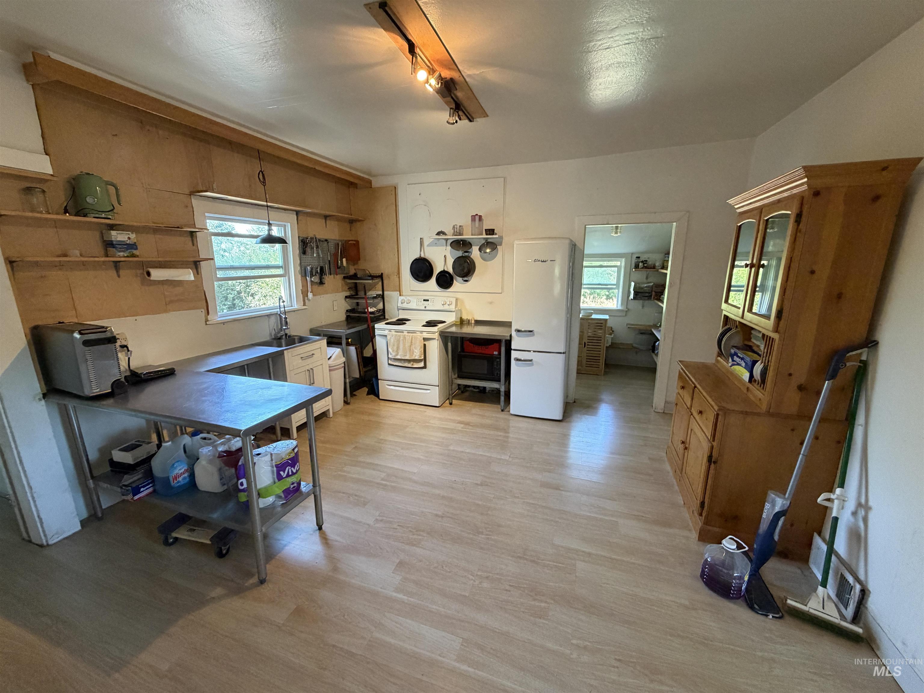 1021 Orchard Ave., Moscow, Idaho 83843, 3 Bedrooms, 1 Bathroom, Residential For Sale, Price $374,900, 98993214