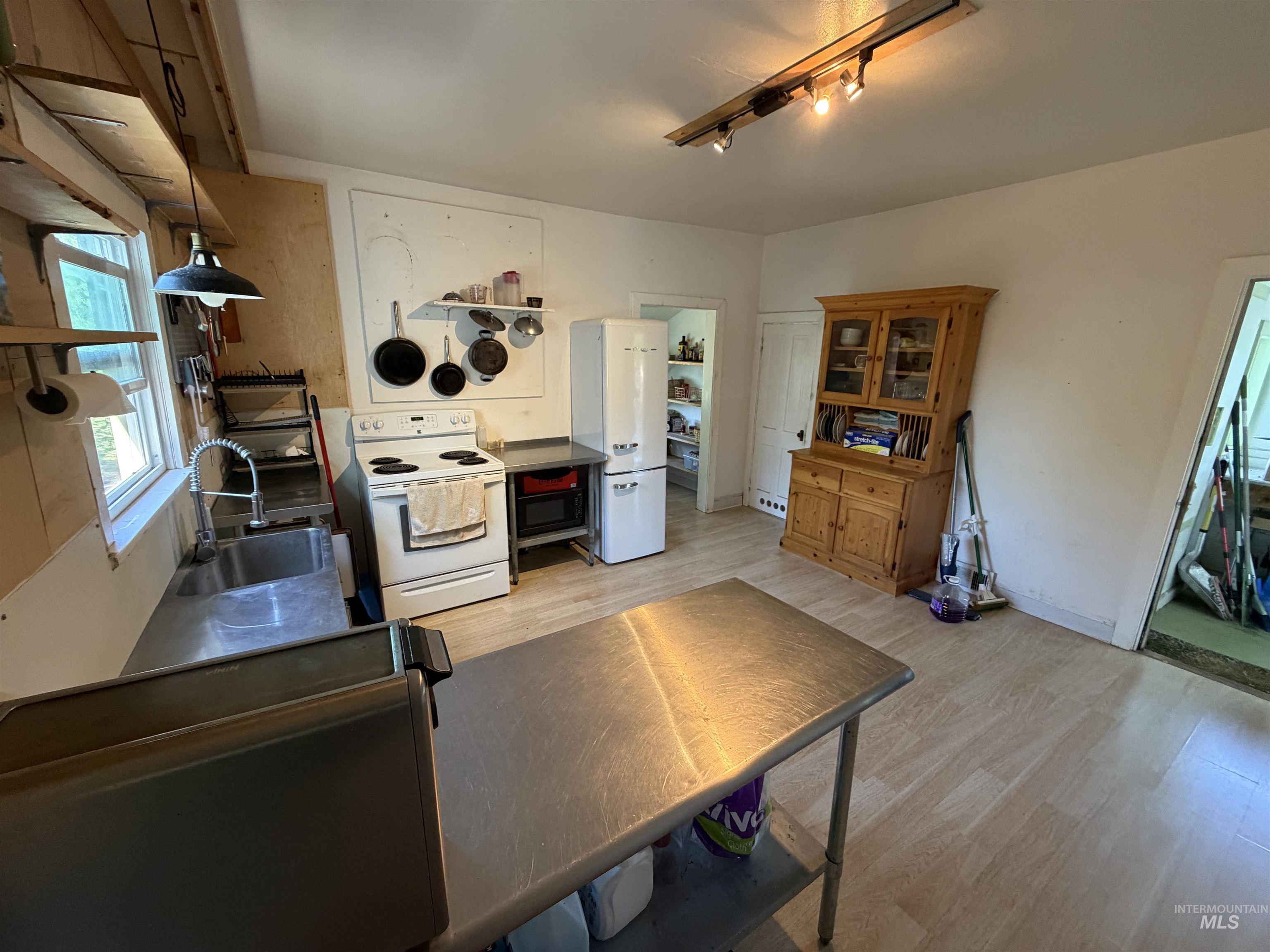 1021 Orchard Ave., Moscow, Idaho 83843, 3 Bedrooms, 1 Bathroom, Residential For Sale, Price $374,900, 98993214