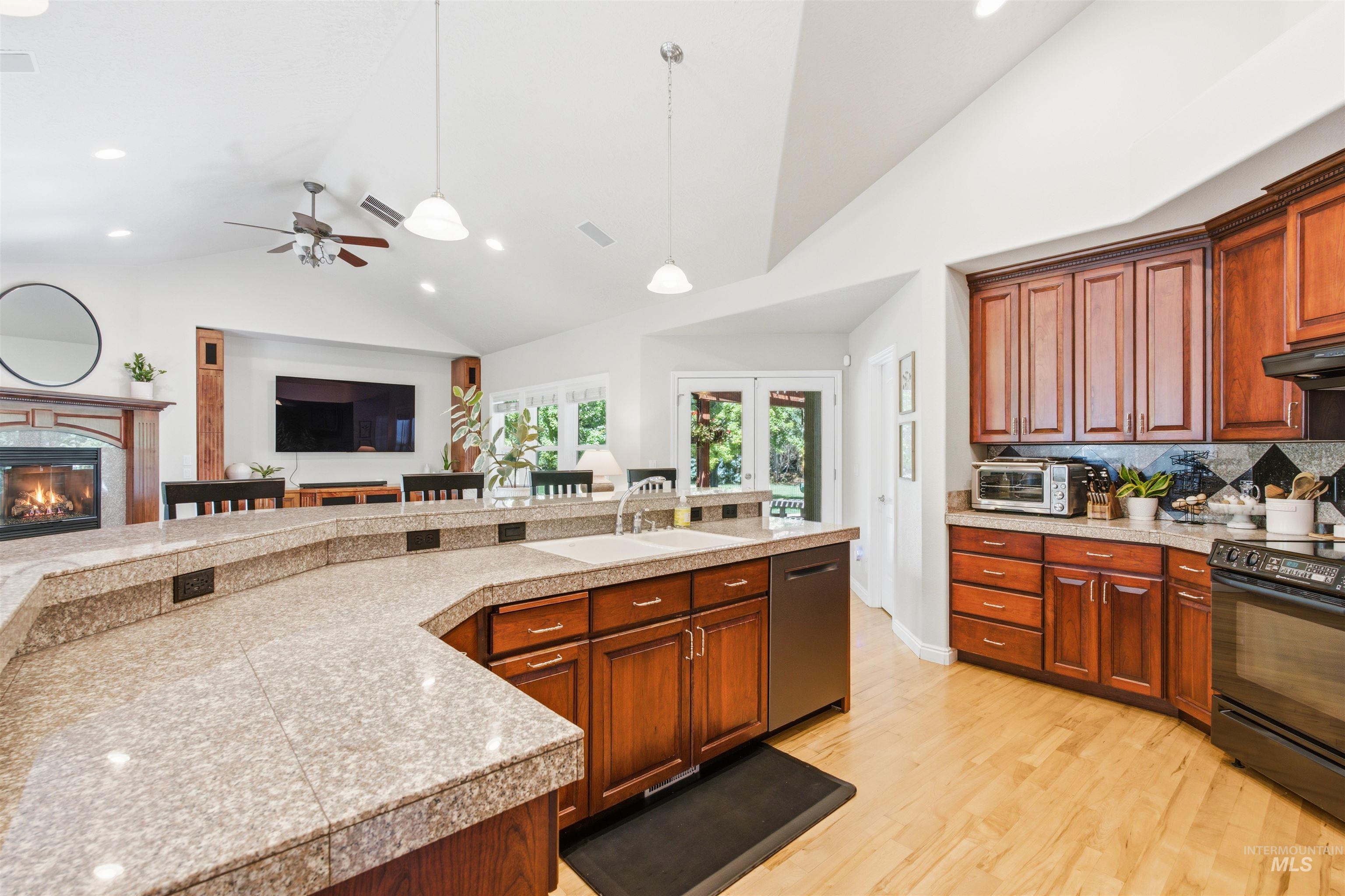 2981 S Sugar Plum Ave, Eagle, Idaho 83616, 5 Bedrooms, 3.5 Bathrooms, Residential For Sale, Price $1,699,000, 98993218