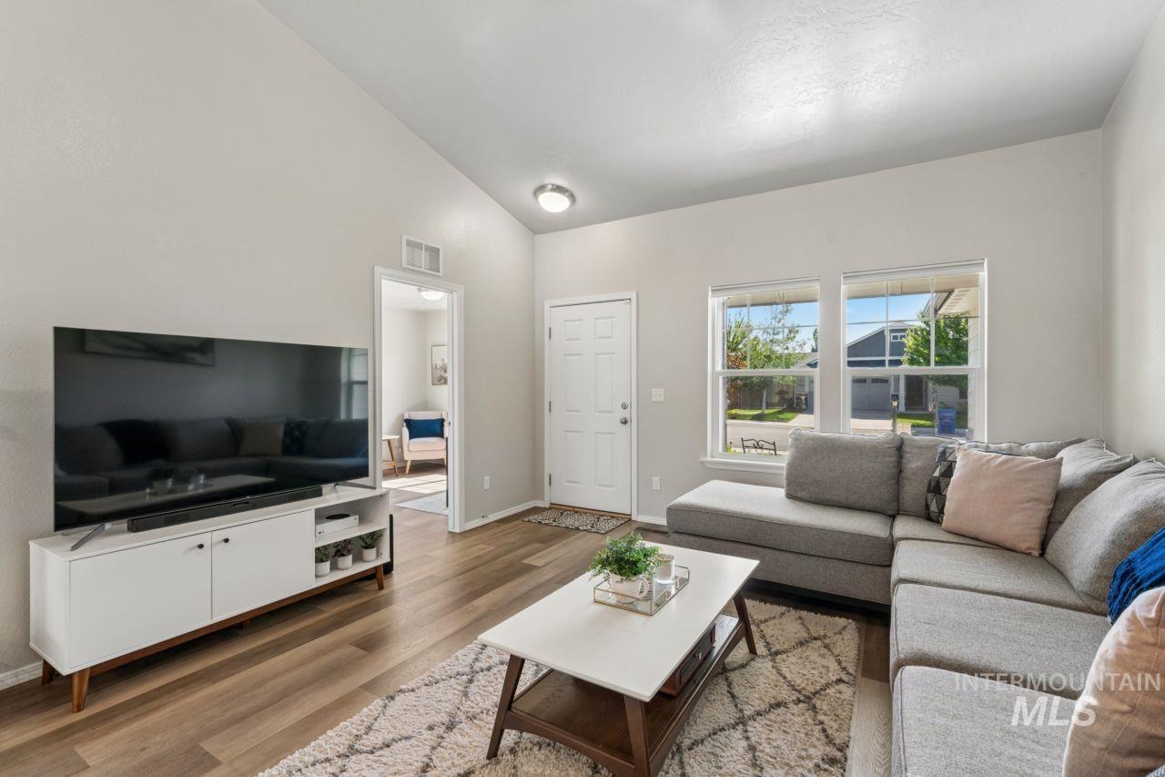 6719 S Cheshire Ave., Boise, Idaho 83709, 4 Bedrooms, 2 Bathrooms, Residential For Sale, Price $435,000, 98993230