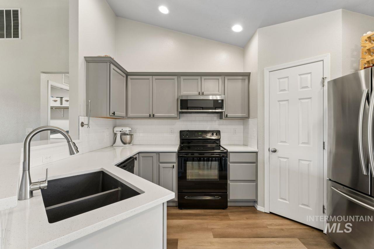 6719 S Cheshire Ave., Boise, Idaho 83709, 4 Bedrooms, 2 Bathrooms, Residential For Sale, Price $435,000, 98993230