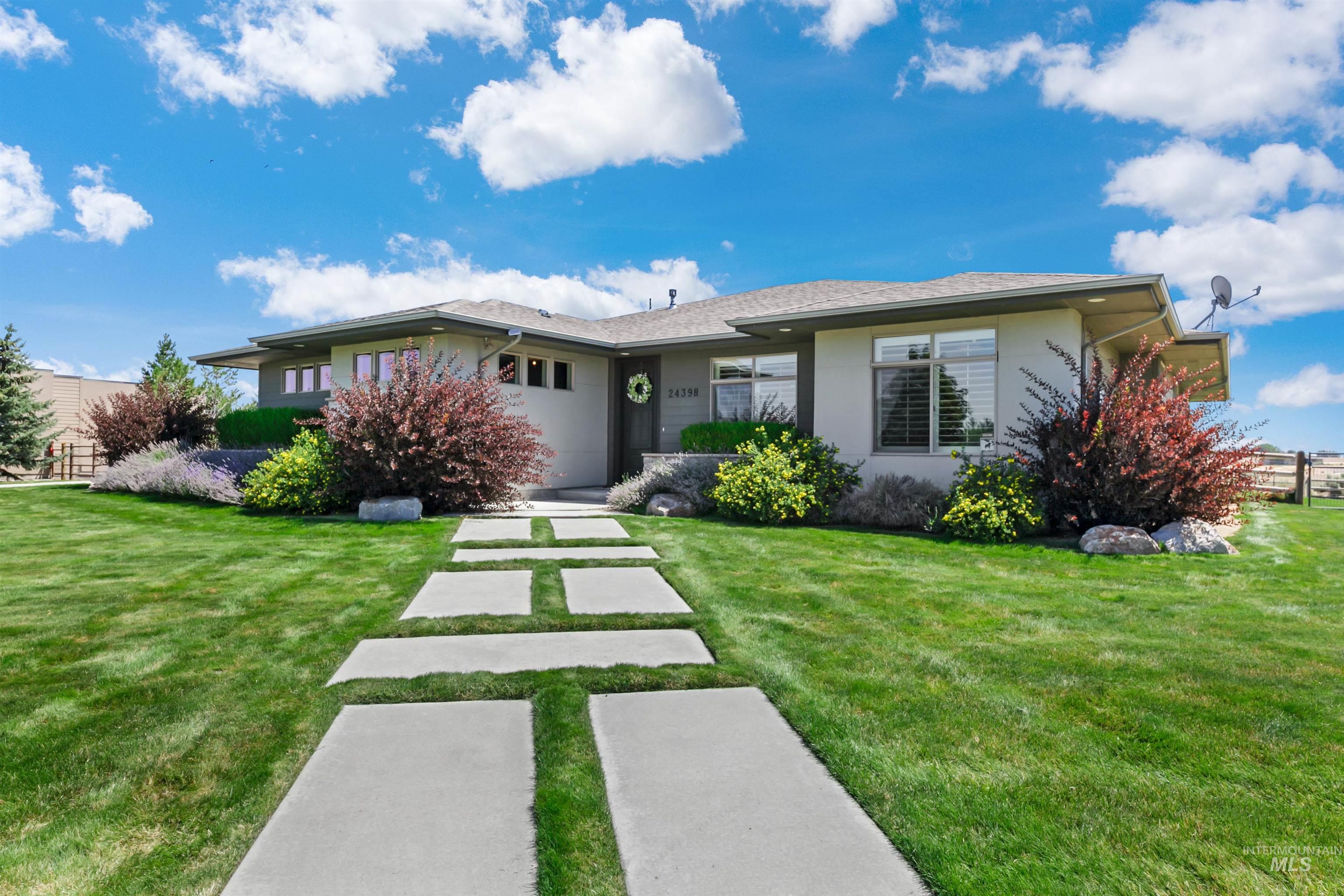 24398 TOMBSTONE RIDGE CT., Middleton, Idaho 83644-5470, 4 Bedrooms, 2.5 Bathrooms, Residential For Sale, Price $1,199,999,MLS 98993236