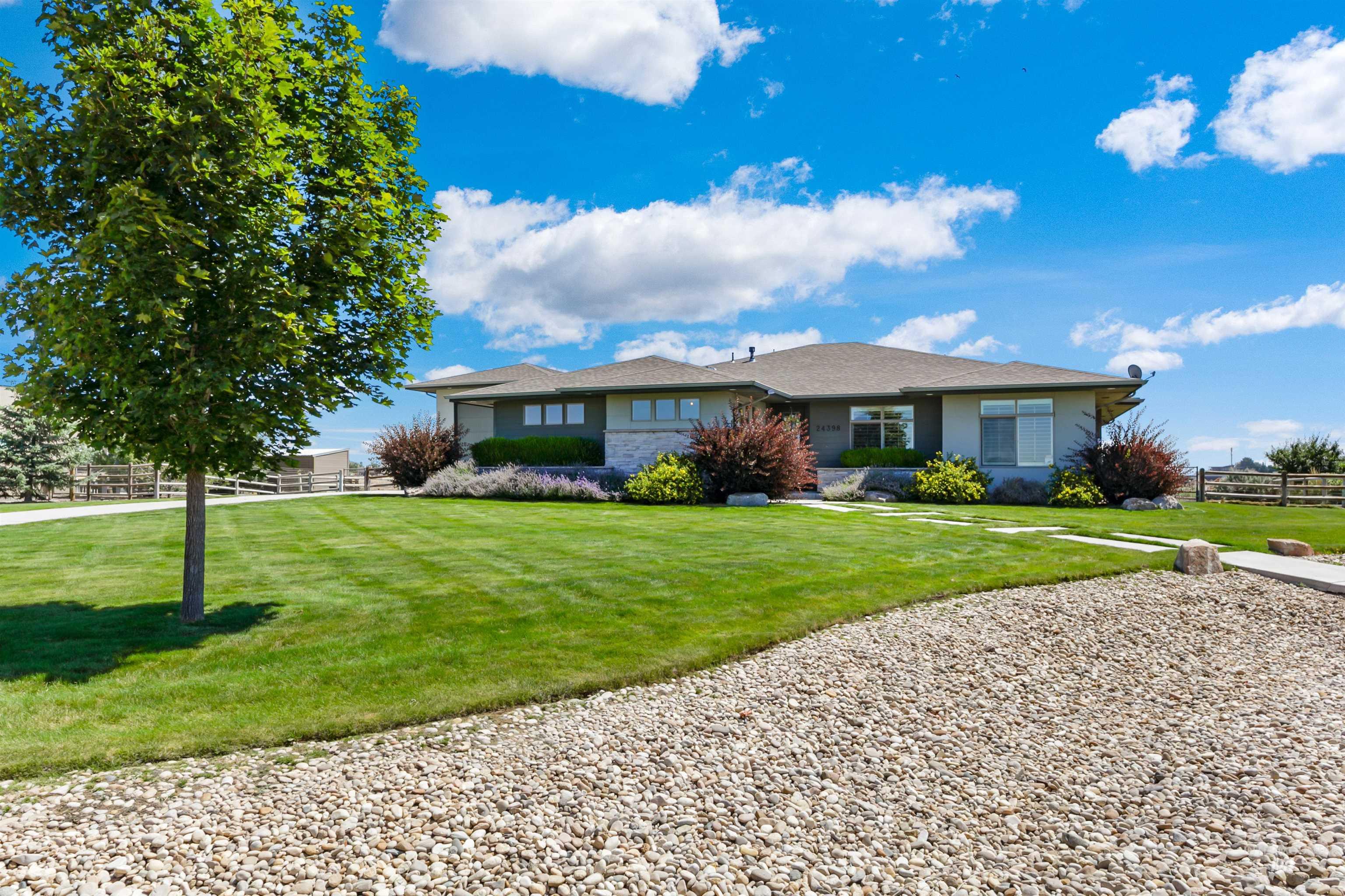 24398 TOMBSTONE RIDGE CT., Middleton, Idaho 83644-5470, 4 Bedrooms, 2.5 Bathrooms, Residential For Sale, Price $1,199,999,MLS 98993236