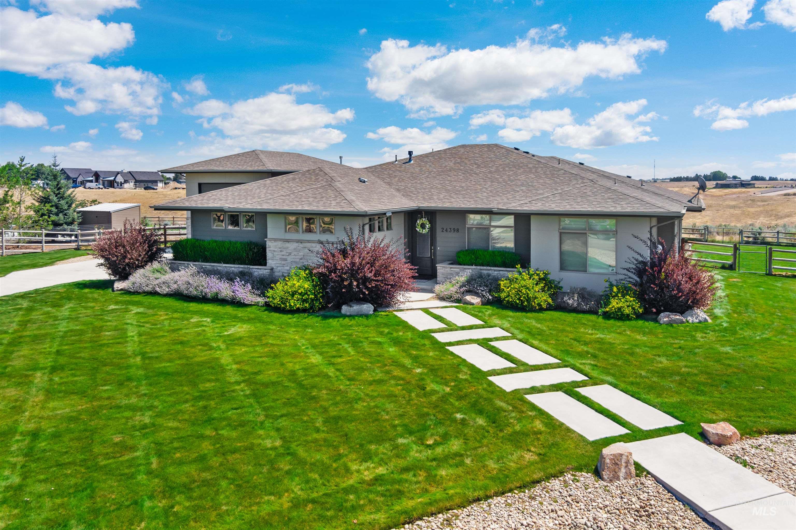 24398 TOMBSTONE RIDGE CT., Middleton, Idaho 83644-5470, 4 Bedrooms, 2.5 Bathrooms, Residential For Sale, Price $1,199,999,MLS 98993236
