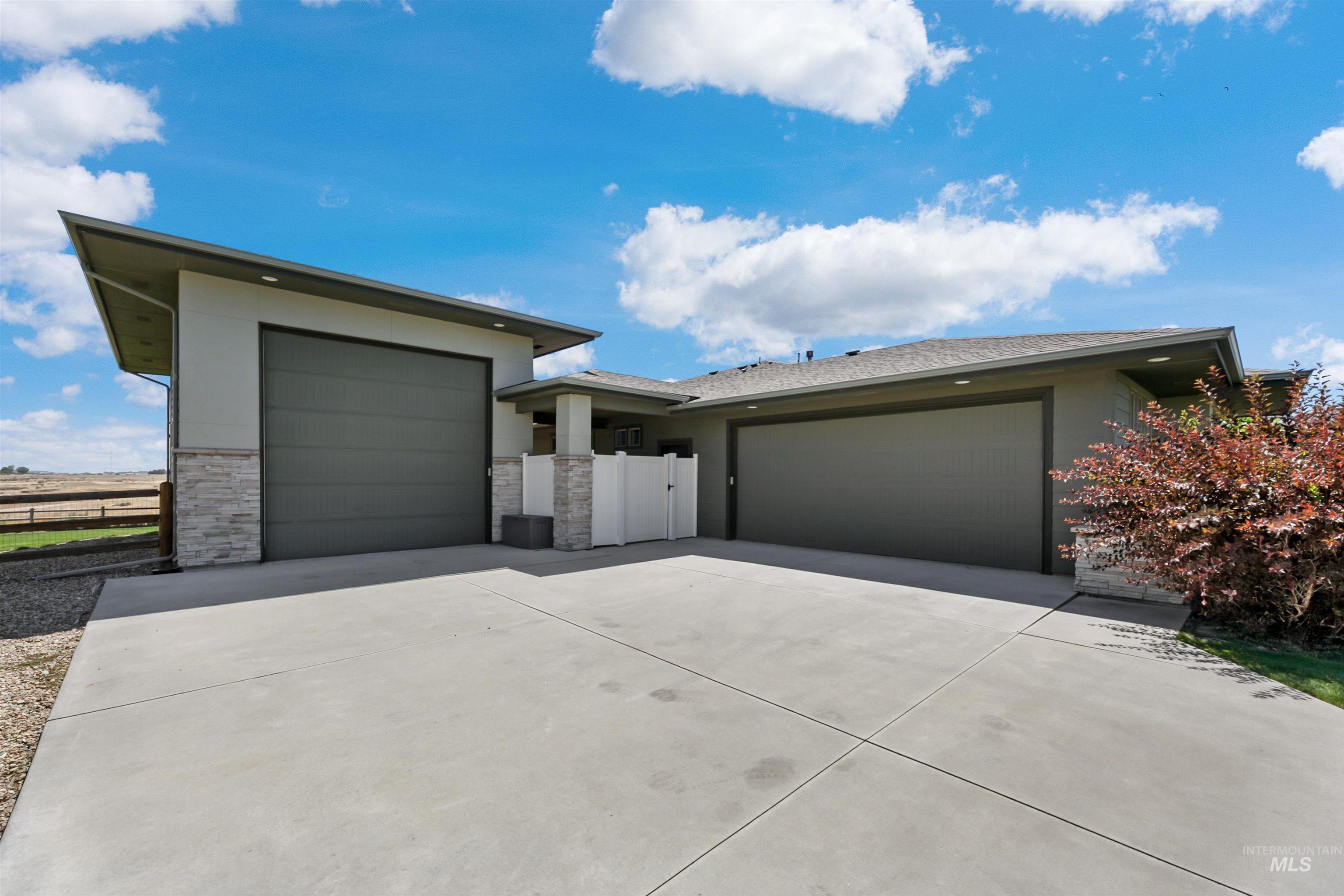 24398 TOMBSTONE RIDGE CT., Middleton, Idaho 83644-5470, 4 Bedrooms, 2.5 Bathrooms, Residential For Sale, Price $1,199,999,MLS 98993236