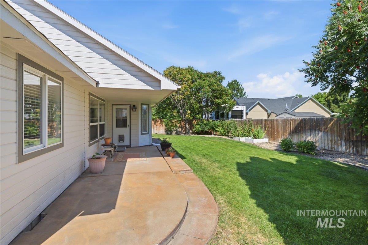 2100 E Harbour Grove Dr, Nampa, Idaho 83686, 3 Bedrooms, 2 Bathrooms, Residential For Sale, Price $389,900, 98993237