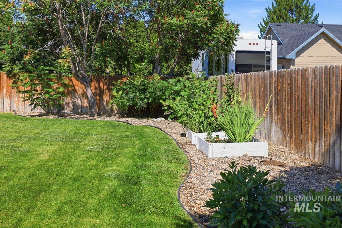 2100 E Harbour Grove Dr, Nampa, Idaho 83686, 3 Bedrooms, 2 Bathrooms, Residential For Sale, Price $389,900, 98993237