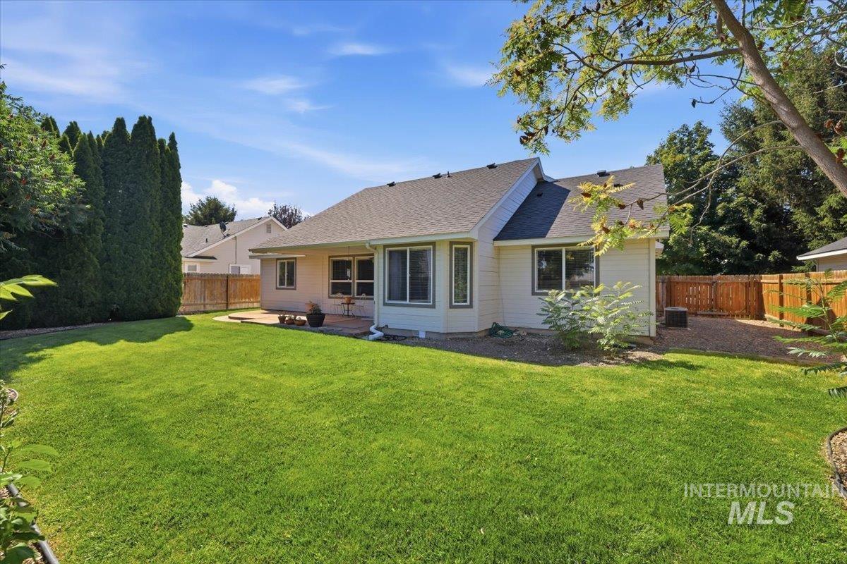 2100 E Harbour Grove Dr, Nampa, Idaho 83686, 3 Bedrooms, 2 Bathrooms, Residential For Sale, Price $389,900, 98993237