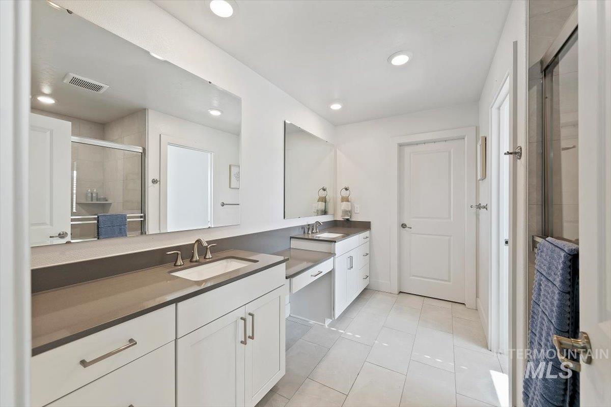5422 S Perlite Ave., Meridian, Idaho 83642, 4 Bedrooms, 2.5 Bathrooms, Residential For Sale, Price $615,000, 98993240