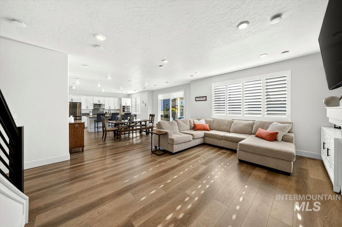 5422 S Perlite Ave., Meridian, Idaho 83642, 4 Bedrooms, 2.5 Bathrooms, Residential For Sale, Price $615,000, 98993240