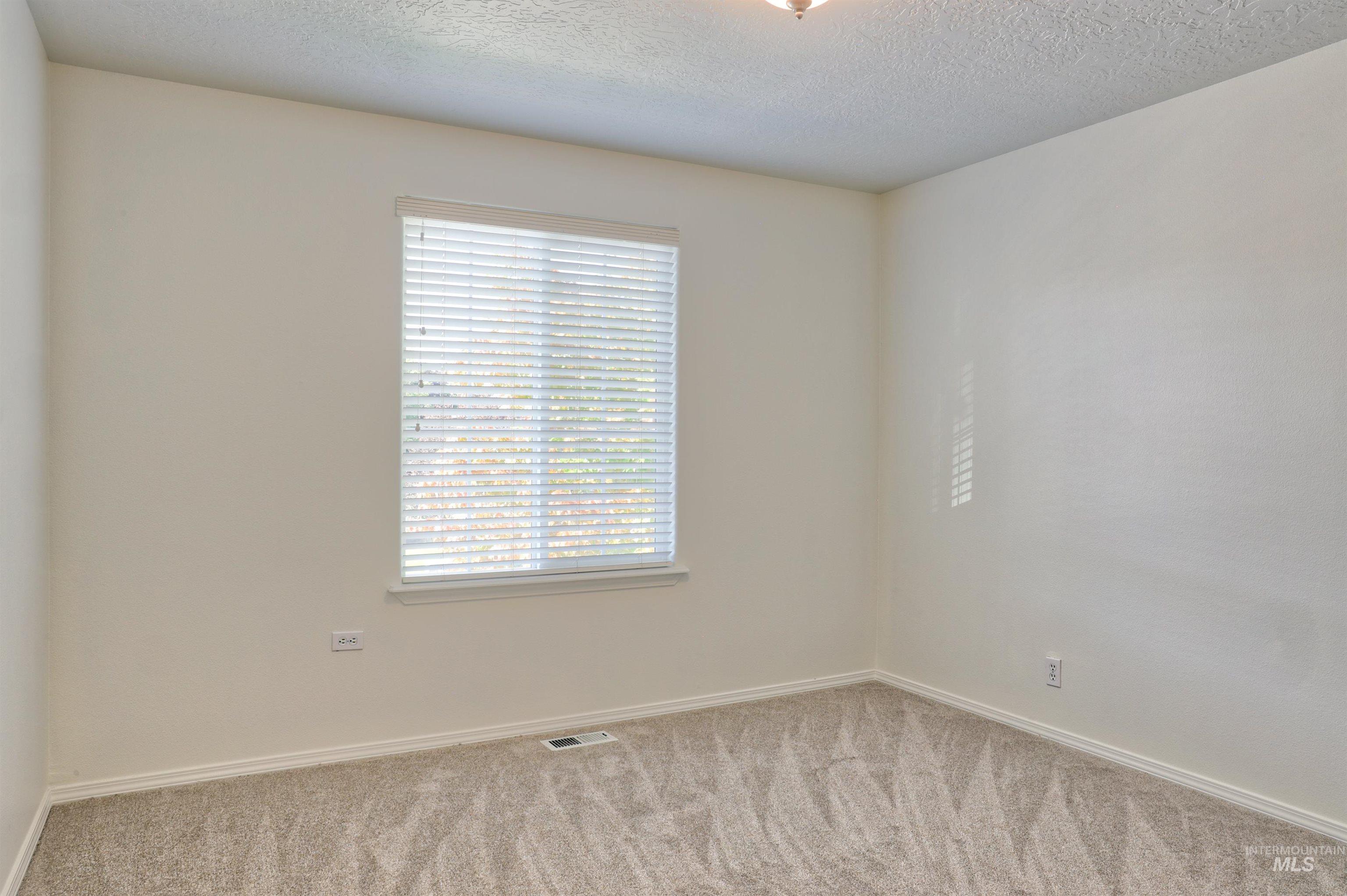 2856 W Lost Rapids Dr, Meridian, Idaho 83646, 4 Bedrooms, 2.5 Bathrooms, Residential For Sale, Price $589,000,MLS 98993243