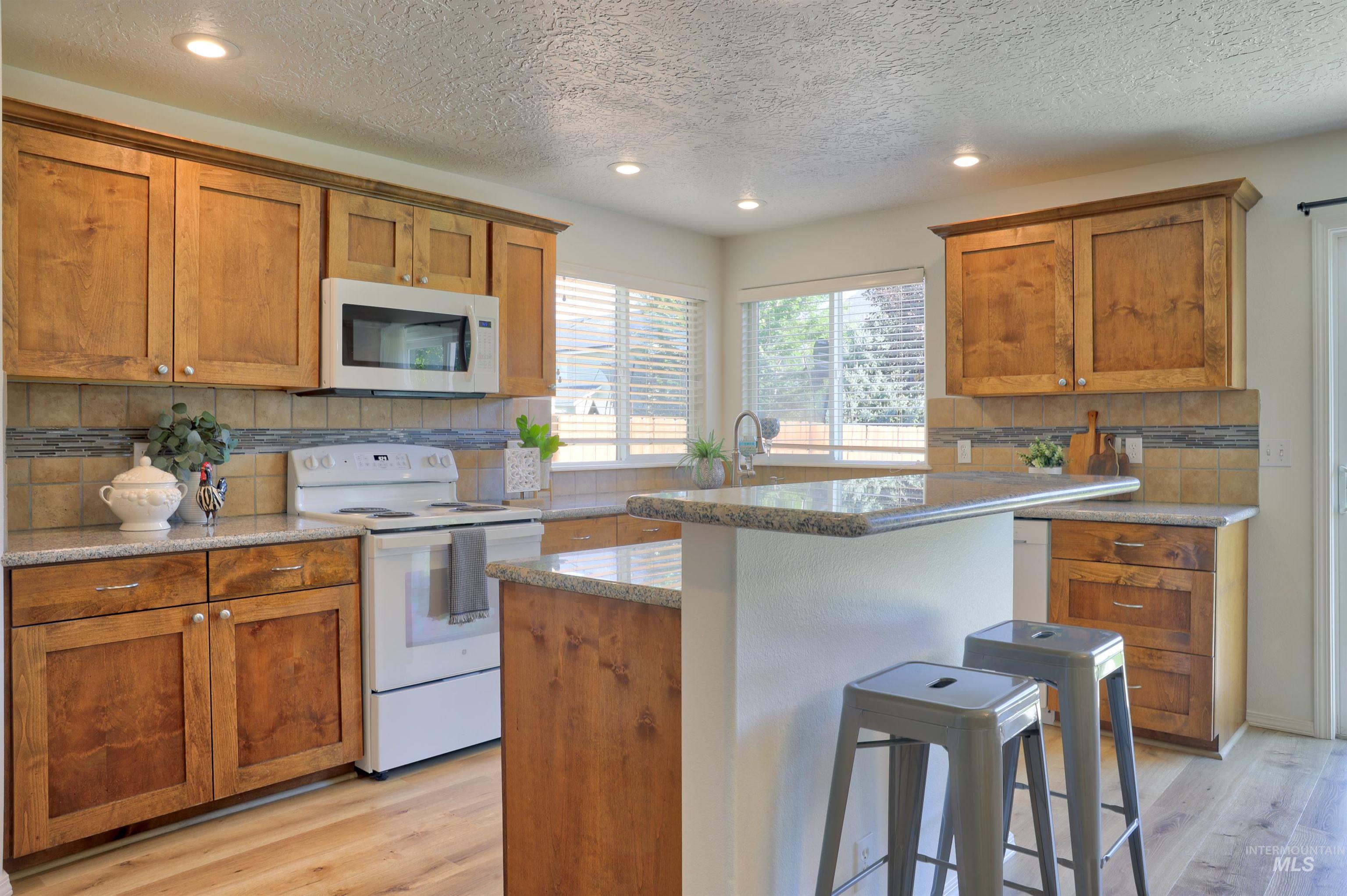 2856 W Lost Rapids Dr, Meridian, Idaho 83646, 4 Bedrooms, 2.5 Bathrooms, Residential For Sale, Price $589,000,MLS 98993243