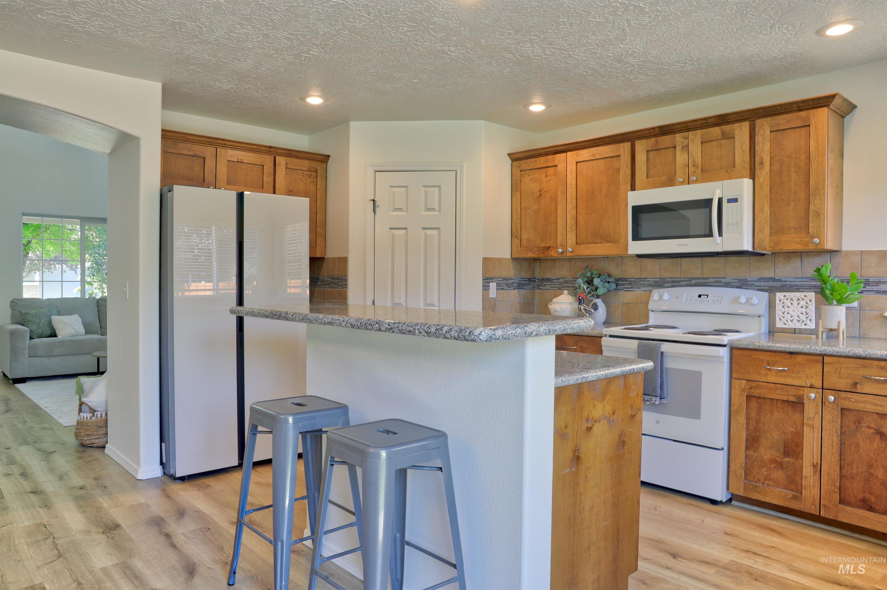 2856 W Lost Rapids Dr, Meridian, Idaho 83646, 4 Bedrooms, 2.5 Bathrooms, Residential For Sale, Price $589,000,MLS 98993243