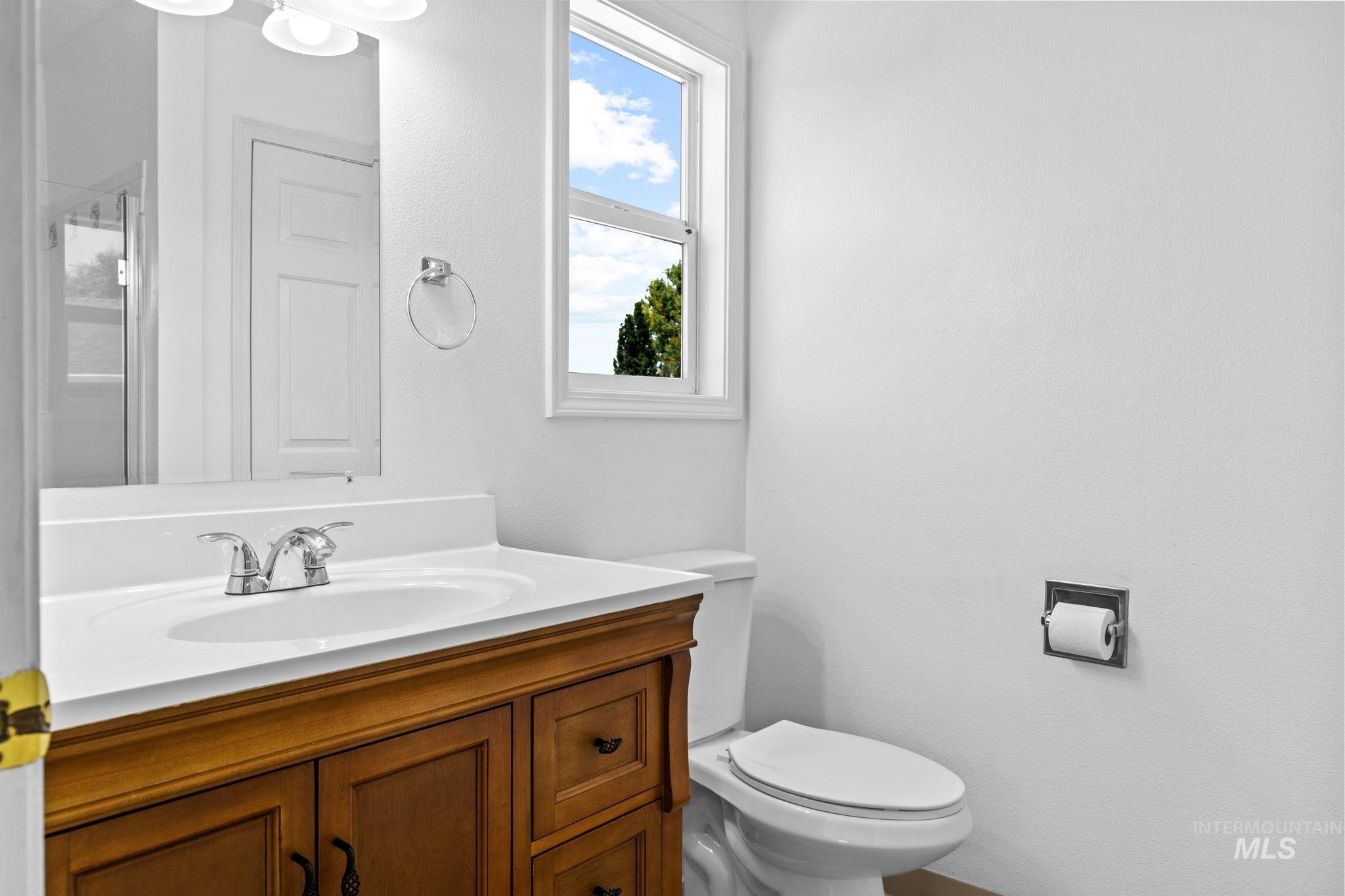 525 E Pennsylvania Ct, Nampa, Idaho 83686, 3 Bedrooms, 2 Bathrooms, Residential For Sale, Price $350,000,MLS 98993244