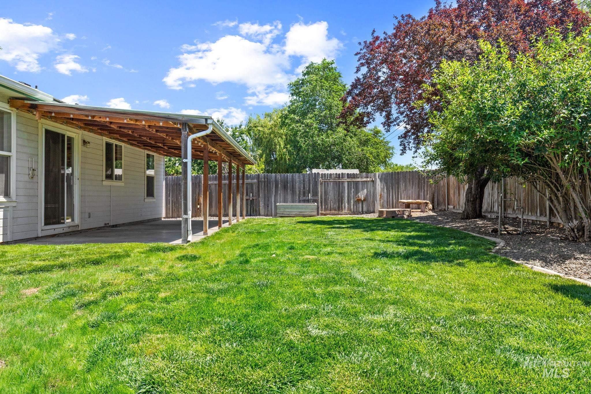 525 E Pennsylvania Ct, Nampa, Idaho 83686, 3 Bedrooms, 2 Bathrooms, Residential For Sale, Price $350,000,MLS 98993244