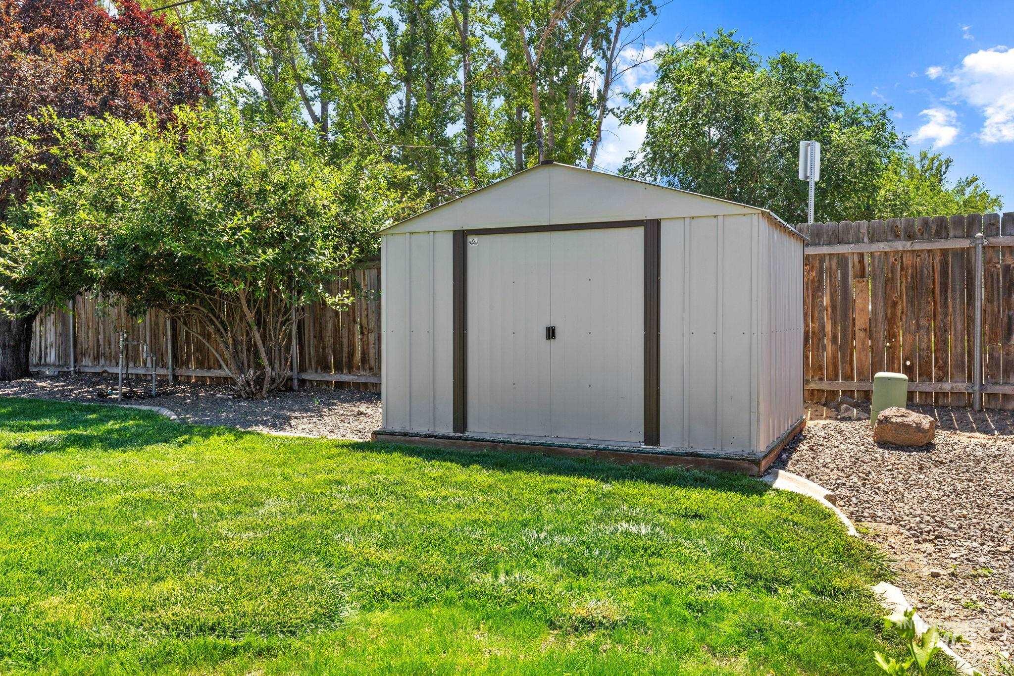 525 E Pennsylvania Ct, Nampa, Idaho 83686, 3 Bedrooms, 2 Bathrooms, Residential For Sale, Price $350,000,MLS 98993244