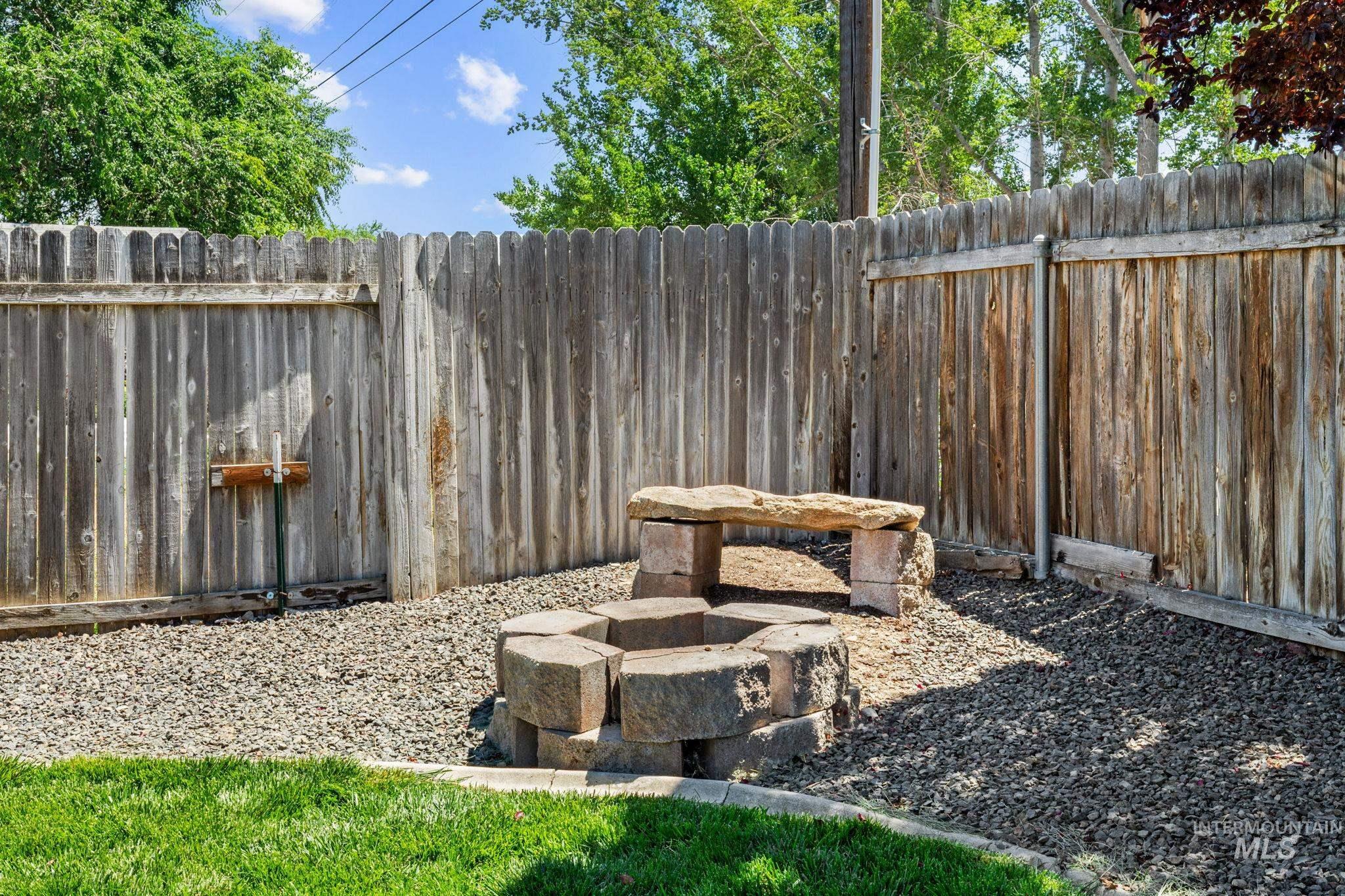 525 E Pennsylvania Ct, Nampa, Idaho 83686, 3 Bedrooms, 2 Bathrooms, Residential For Sale, Price $350,000,MLS 98993244