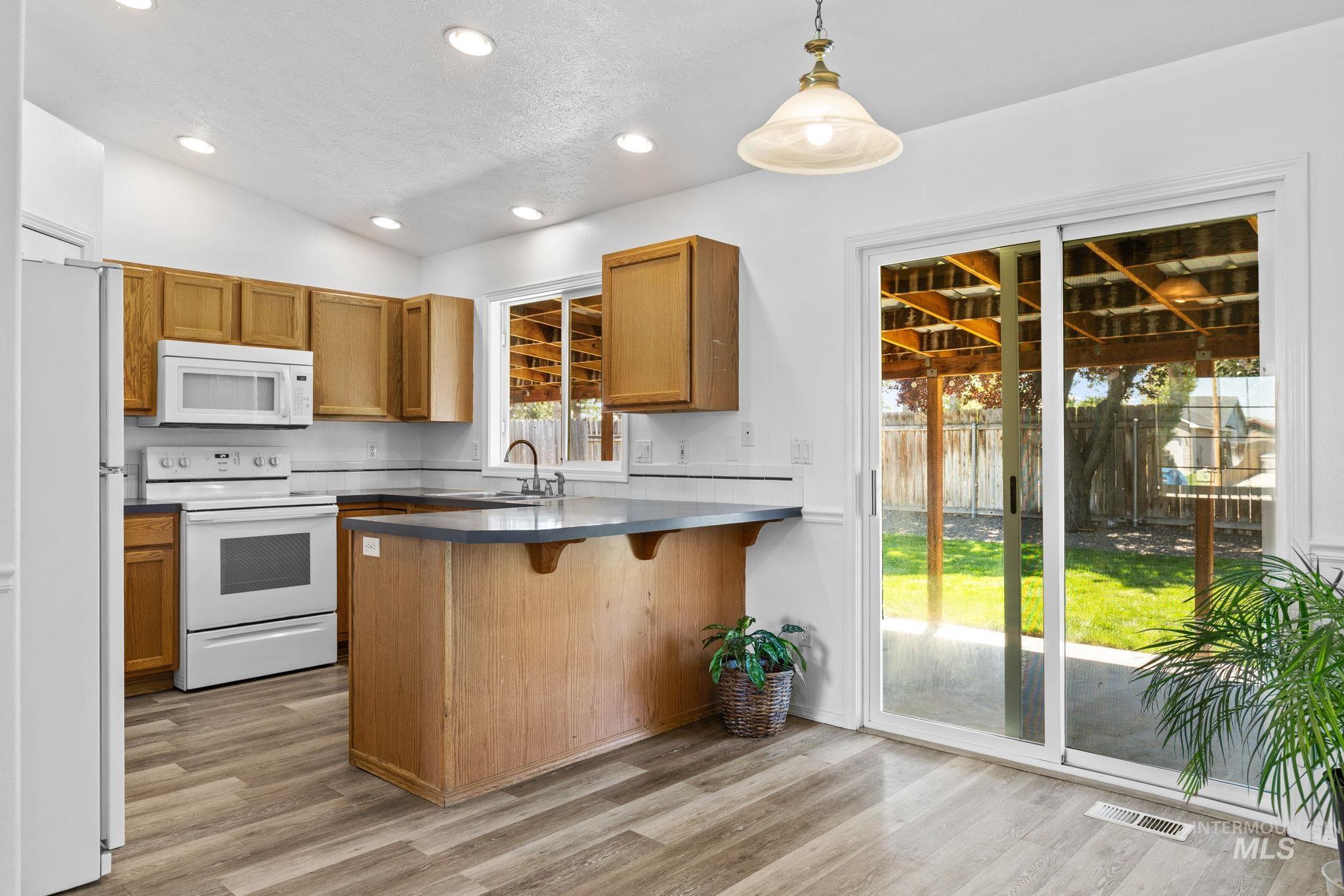 525 E Pennsylvania Ct, Nampa, Idaho 83686, 3 Bedrooms, 2 Bathrooms, Residential For Sale, Price $350,000,MLS 98993244