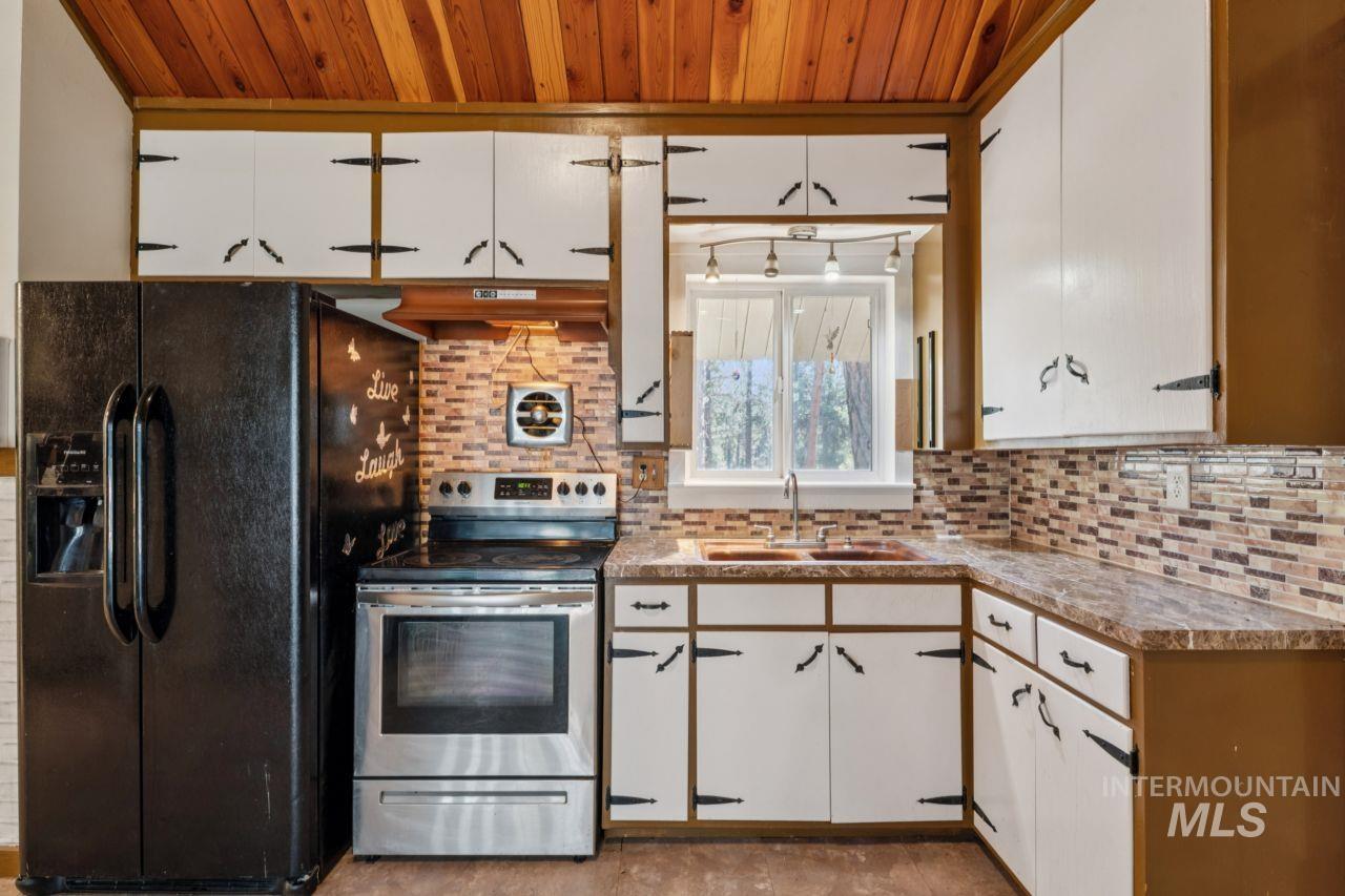 100 Grimes Pass Rd, Idaho City, Idaho 83631, 4 Bedrooms, 1 Bathroom, Residential For Sale, Price $400,000,MLS 98993246