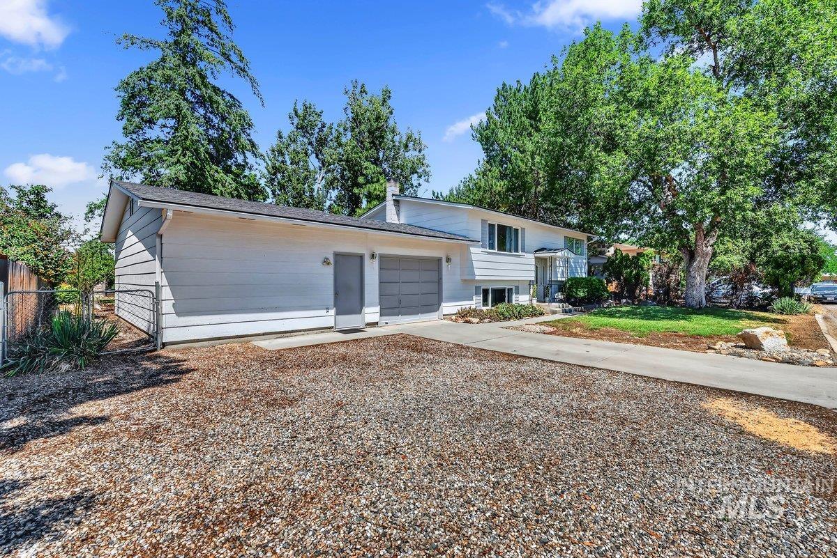 587 Monte Vista Dr., Emmett, Idaho 83617-3715, 4 Bedrooms, 2 Bathrooms, Residential For Sale, Price $344,900,MLS 98993248