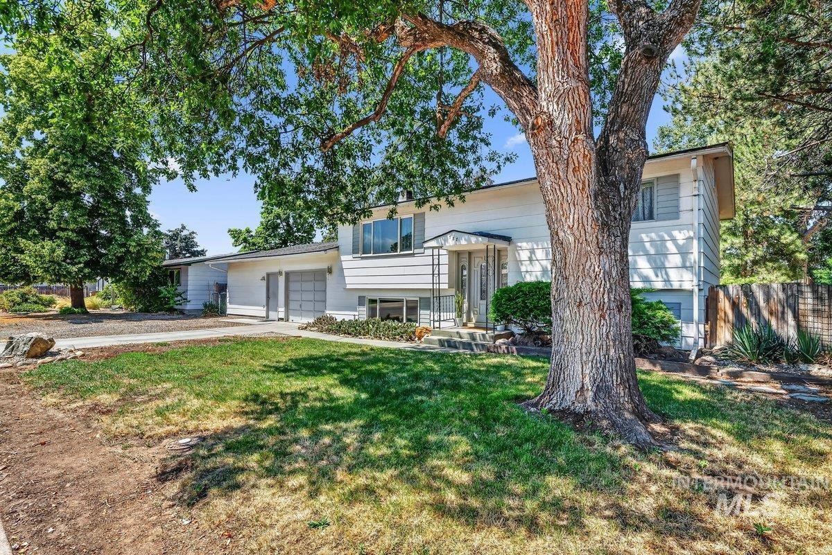 587 Monte Vista Dr., Emmett, Idaho 83617-3715, 4 Bedrooms, 2 Bathrooms, Residential For Sale, Price $344,900,MLS 98993248