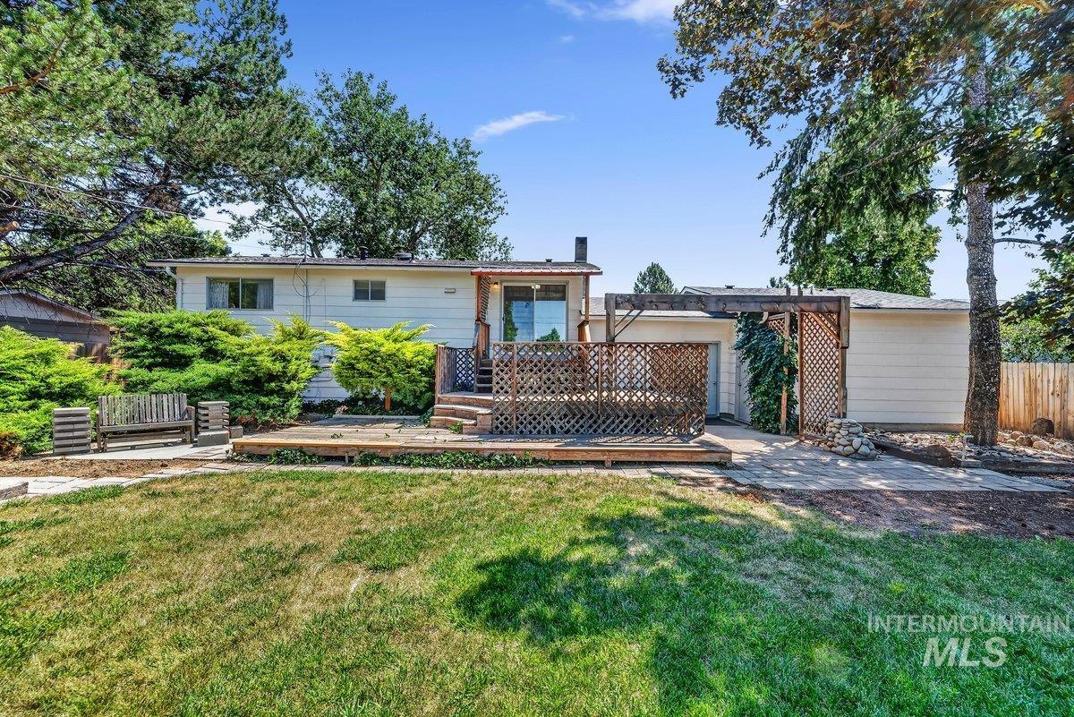 587 Monte Vista Dr., Emmett, Idaho 83617-3715, 4 Bedrooms, 2 Bathrooms, Residential For Sale, Price $344,900,MLS 98993248