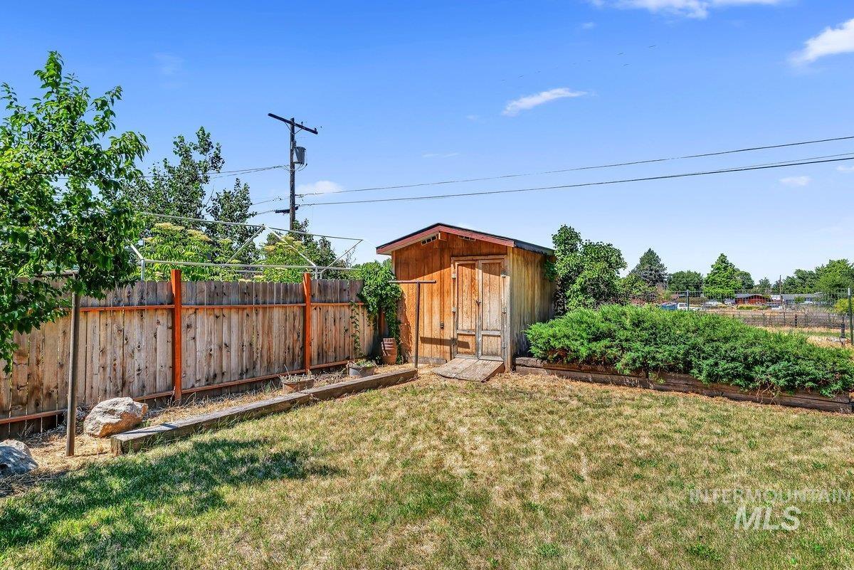 587 Monte Vista Dr., Emmett, Idaho 83617-3715, 4 Bedrooms, 2 Bathrooms, Residential For Sale, Price $344,900,MLS 98993248