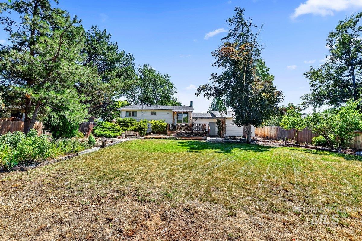 587 Monte Vista Dr., Emmett, Idaho 83617-3715, 4 Bedrooms, 2 Bathrooms, Residential For Sale, Price $344,900,MLS 98993248