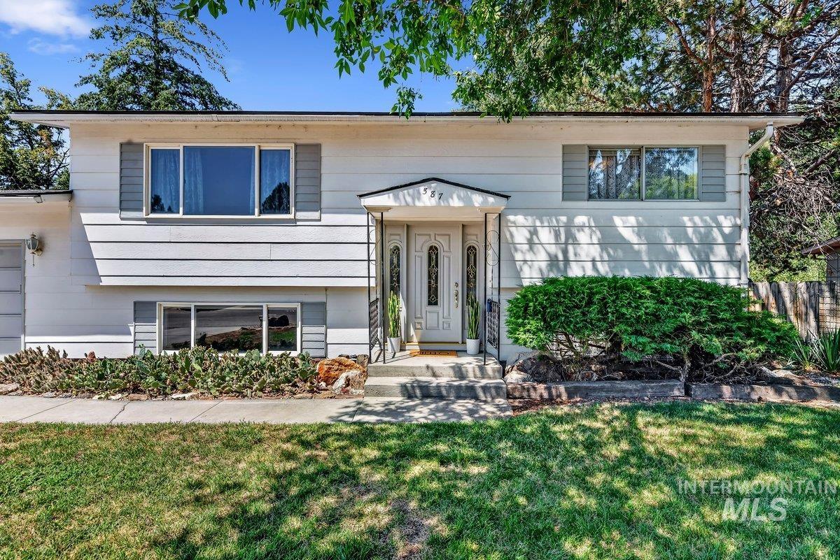 587 Monte Vista Dr., Emmett, Idaho 83617-3715, 4 Bedrooms, 2 Bathrooms, Residential For Sale, Price $344,900,MLS 98993248