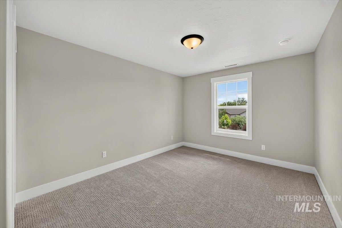 134 N Edgewood Ln, Eagle, Idaho 83616, 3 Bedrooms, 2.5 Bathrooms, Residential For Sale, Price $588,000,MLS 98993250