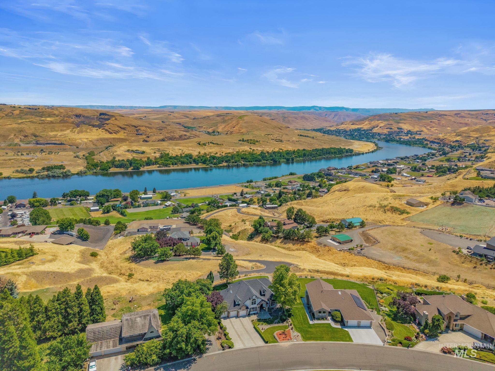 3705 Nicklaus Drive, Clarkston, Washington 99403, 4 Bedrooms, 4 Bathrooms, Residential For Sale, Price $975,000, 98993252