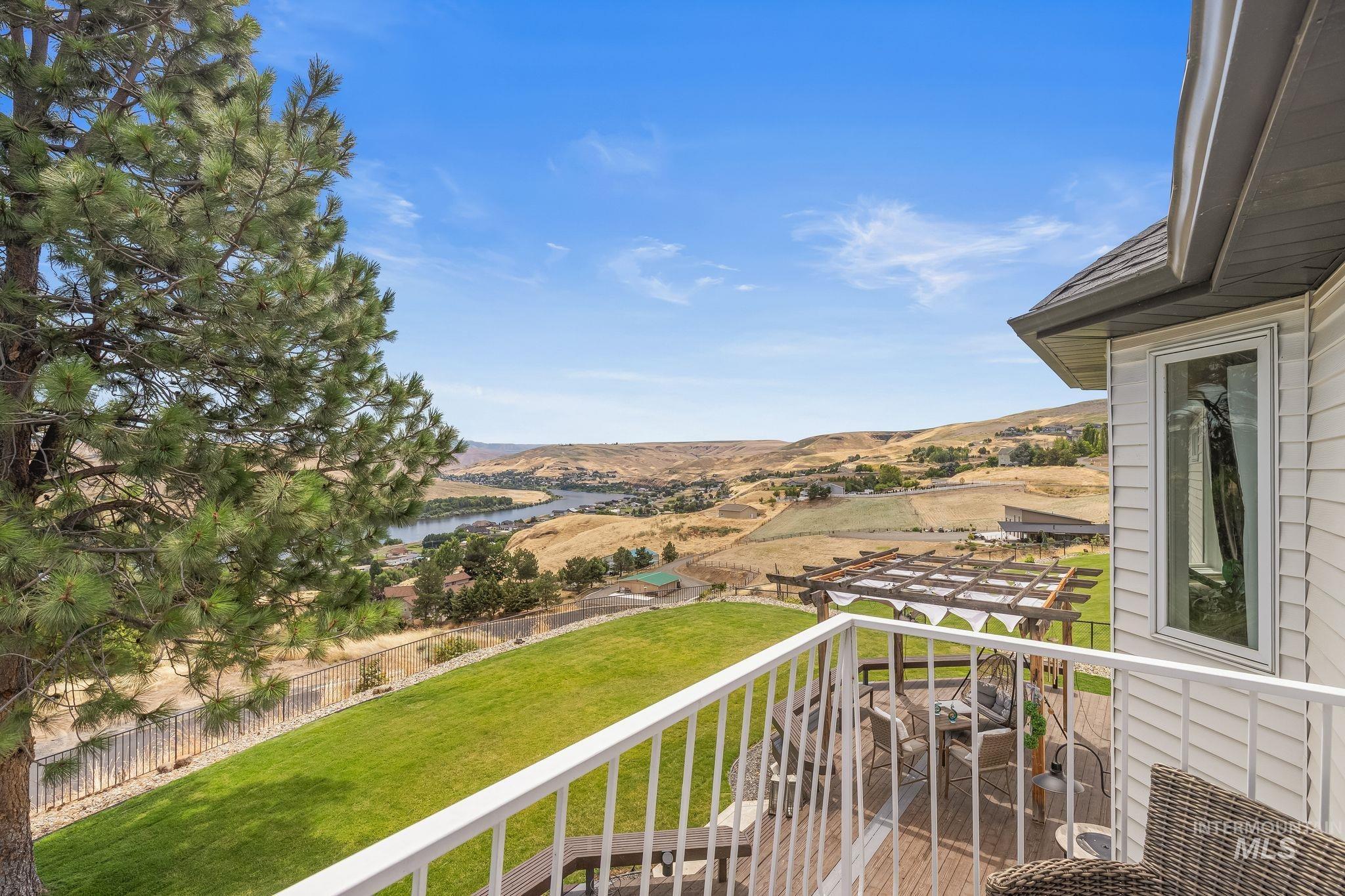3705 Nicklaus Drive, Clarkston, Washington 99403, 4 Bedrooms, 4 Bathrooms, Residential For Sale, Price $975,000, 98993252
