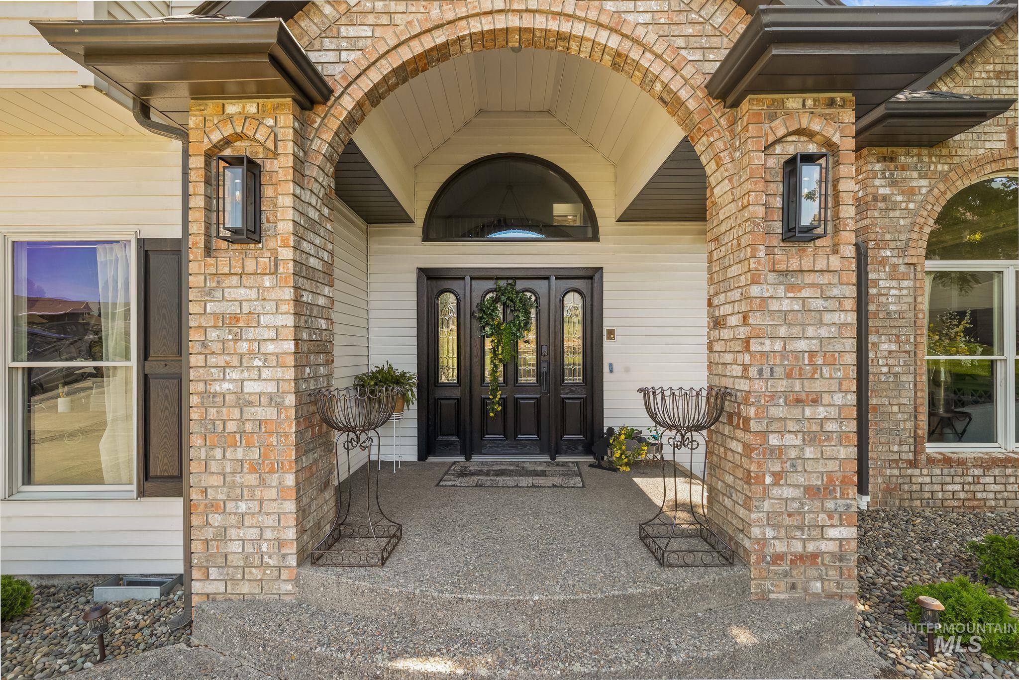 3705 Nicklaus Drive, Clarkston, Washington 99403, 4 Bedrooms, 4 Bathrooms, Residential For Sale, Price $975,000, 98993252