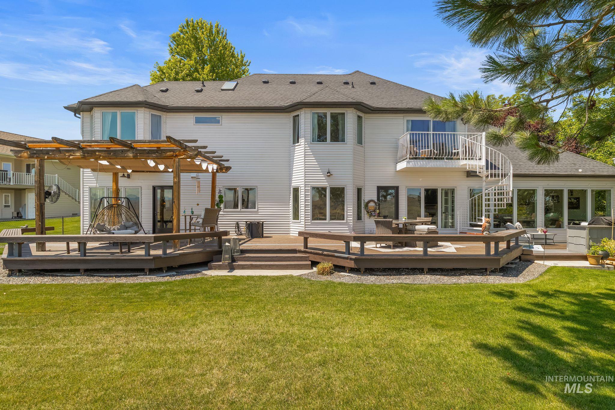 3705 Nicklaus Drive, Clarkston, Washington 99403, 4 Bedrooms, 4 Bathrooms, Residential For Sale, Price $975,000, 98993252