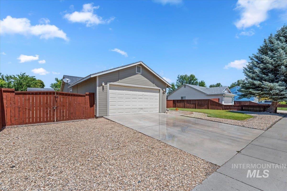 1096 W Nugget St, Kuna, Idaho 83634, 3 Bedrooms, 2 Bathrooms, Residential For Sale, Price $384,000, 98993254