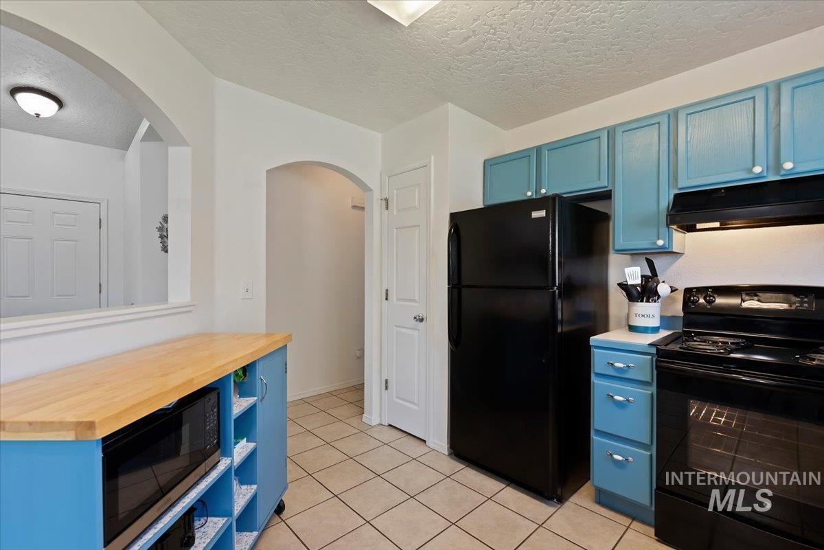 1096 W Nugget St, Kuna, Idaho 83634, 3 Bedrooms, 2 Bathrooms, Residential For Sale, Price $384,000, 98993254