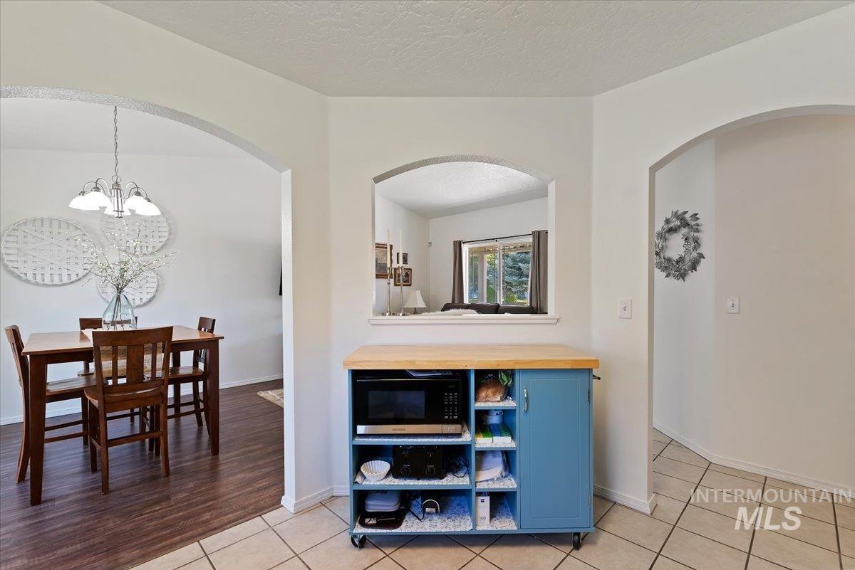 1096 W Nugget St, Kuna, Idaho 83634, 3 Bedrooms, 2 Bathrooms, Residential For Sale, Price $384,000, 98993254