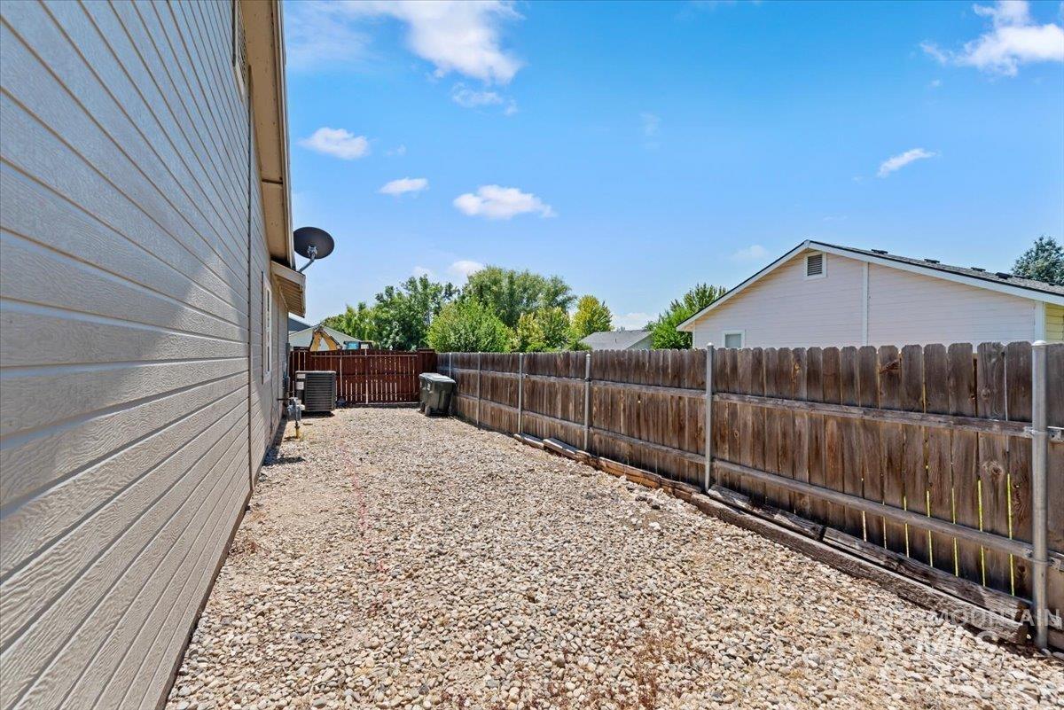 1096 W Nugget St, Kuna, Idaho 83634, 3 Bedrooms, 2 Bathrooms, Residential For Sale, Price $384,000, 98993254