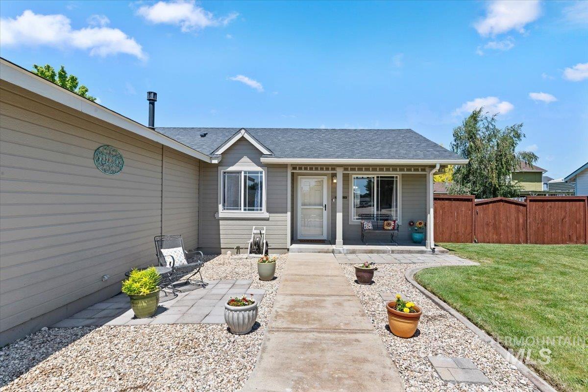 1096 W Nugget St, Kuna, Idaho 83634, 3 Bedrooms, 2 Bathrooms, Residential For Sale, Price $384,000, 98993254
